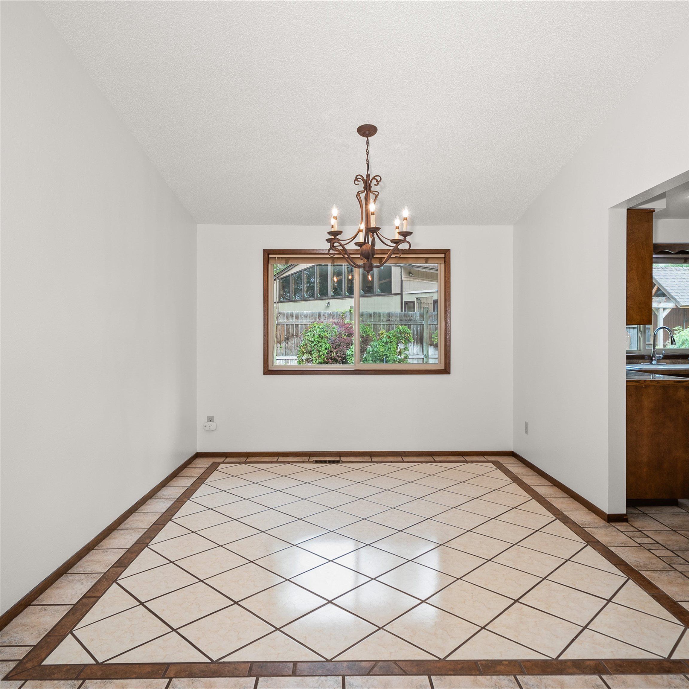 8516 N Greenwood St - Photo 6