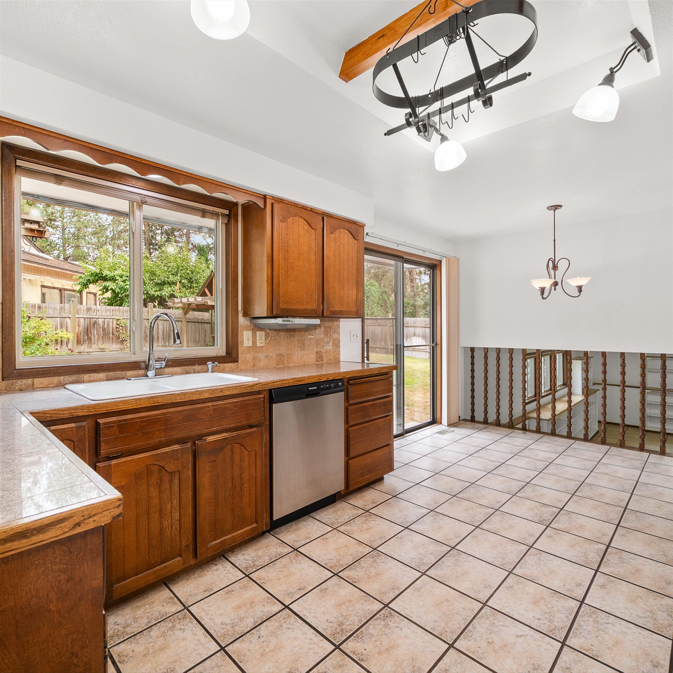 8516 N Greenwood St - Photo 9