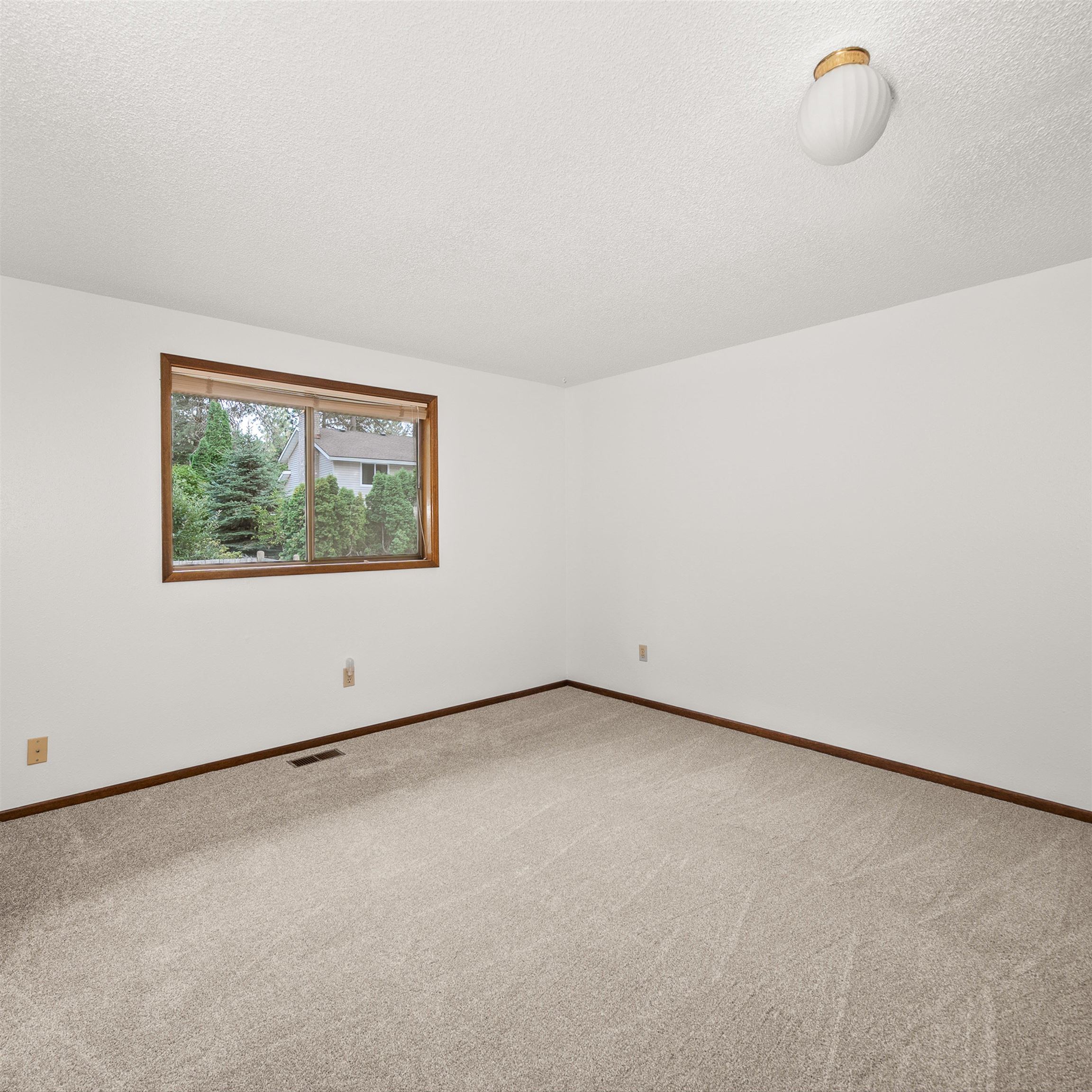 8516 N Greenwood St - Photo 16