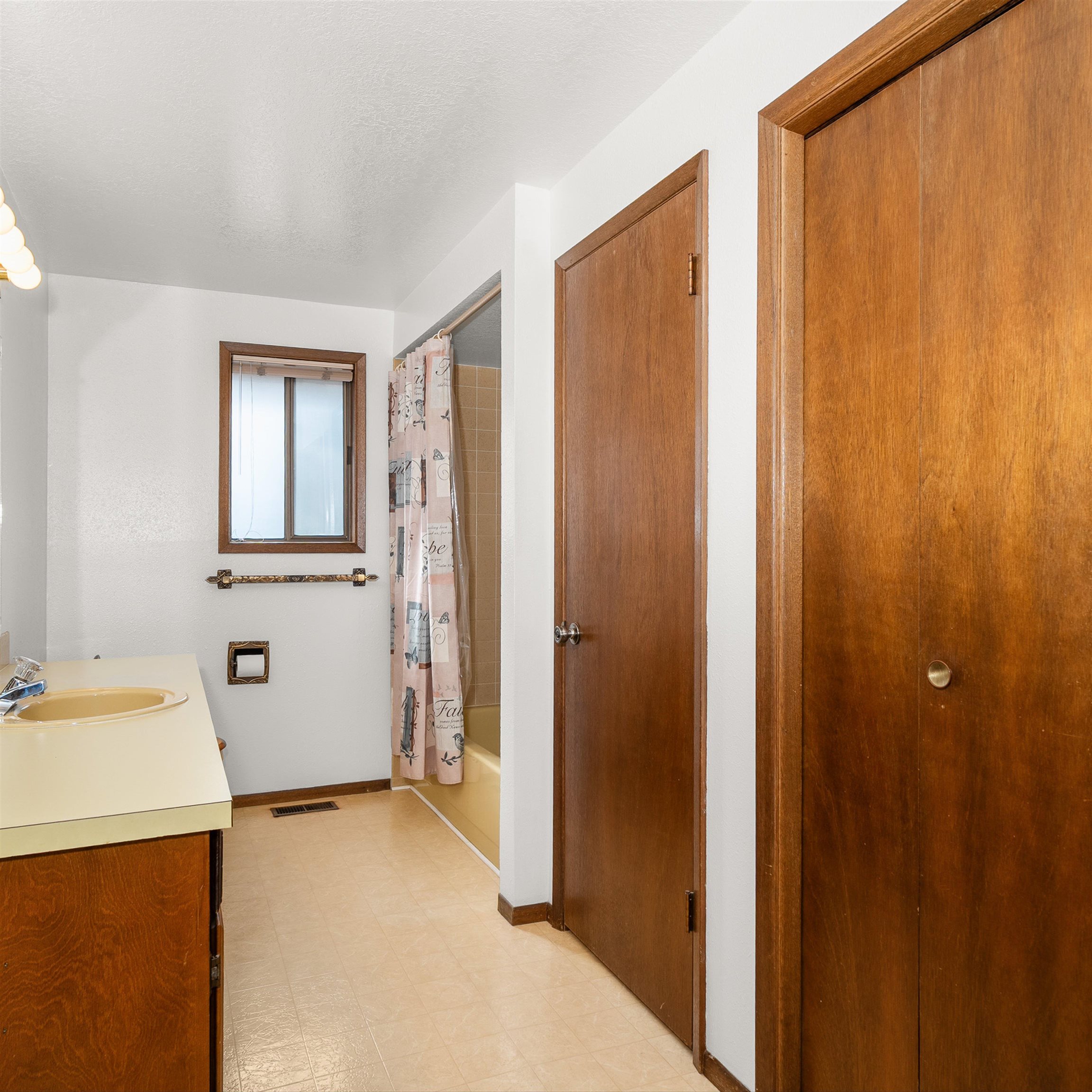8516 N Greenwood St - Photo 17