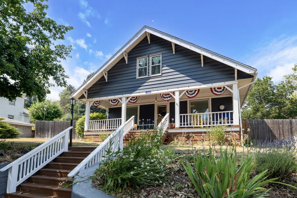 1008 S Lake St - Photo 1