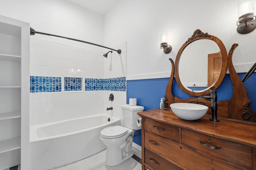 5748 Jergens Rd - Photo 9