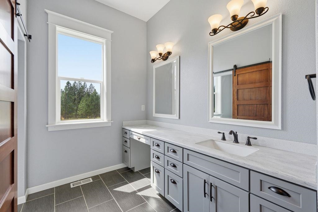 5748 Jergens Rd - Photo 22