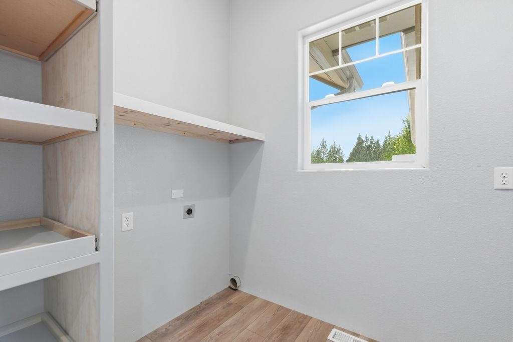 5748 Jergens Rd - Photo 26