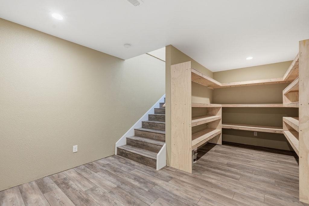 5748 Jergens Rd - Photo 29
