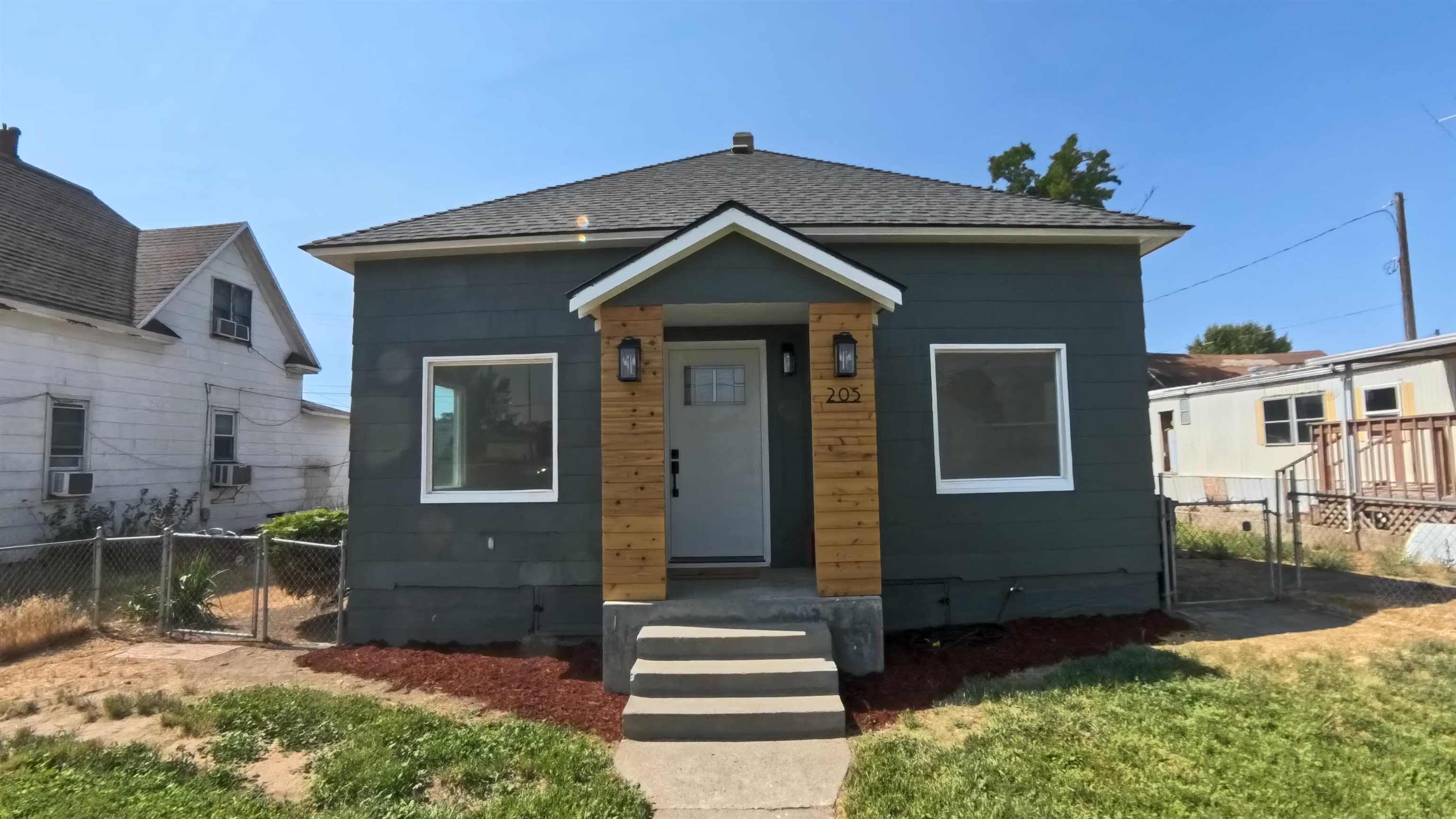 205 E Broadway St - Photo 5