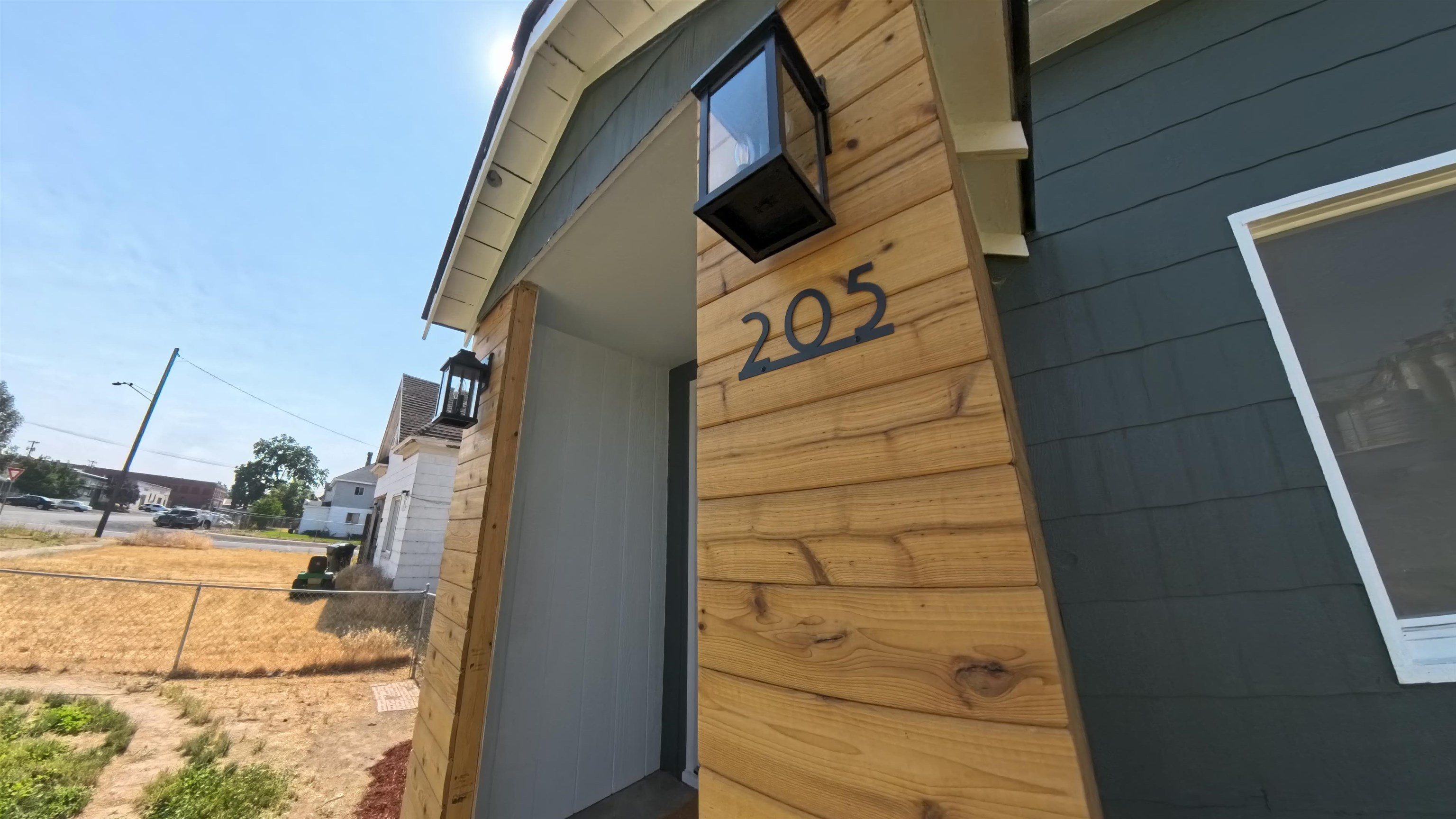 205 E Broadway St - Photo 6