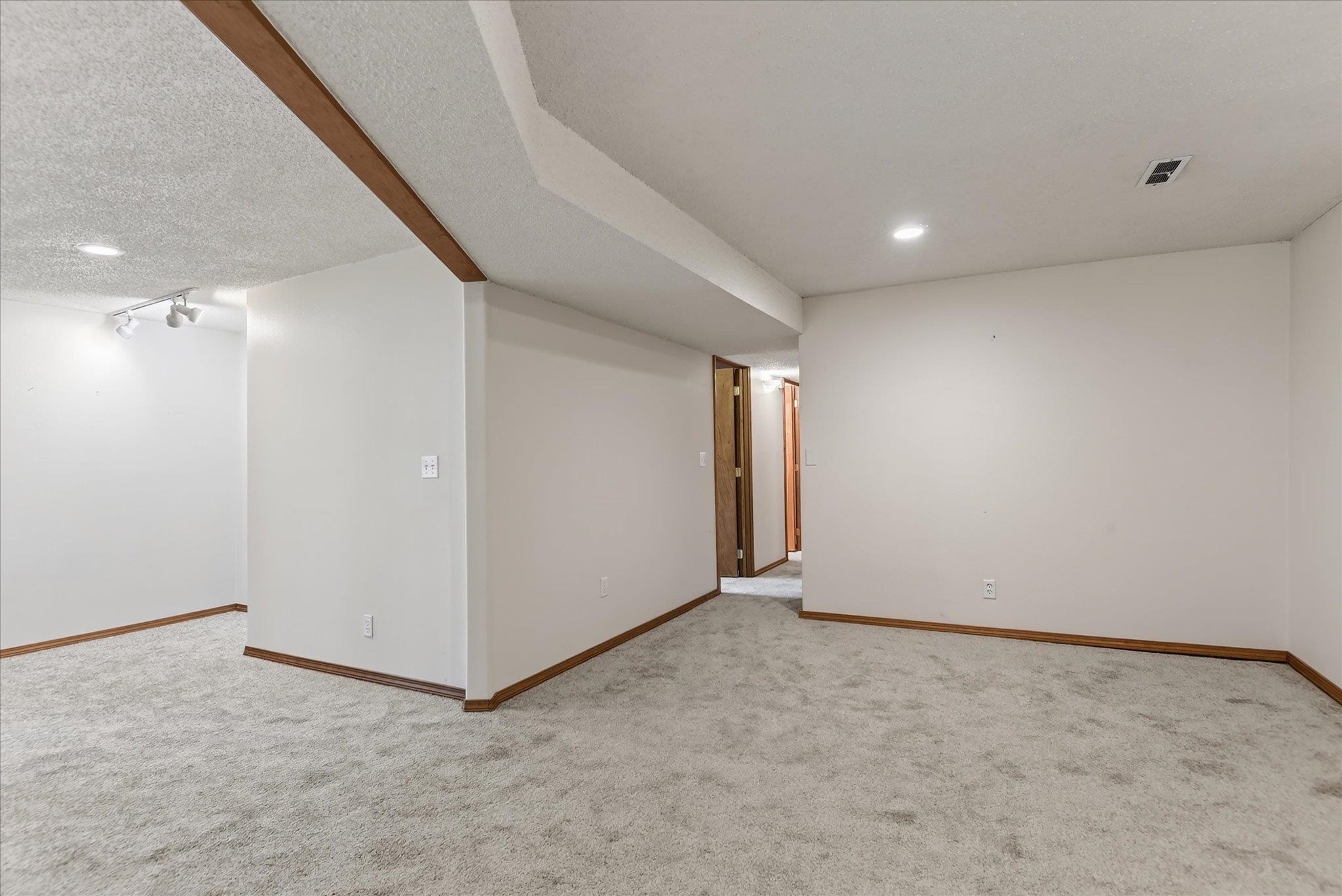 11325 E 45TH Ave - Photo 25