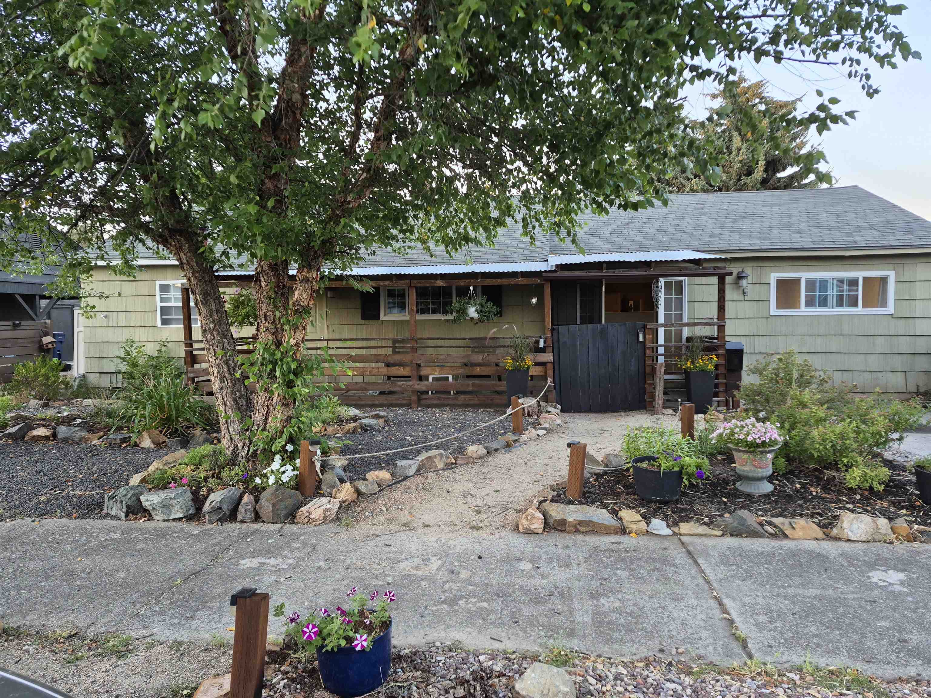 4608 N Windsor Dr - Photo 2