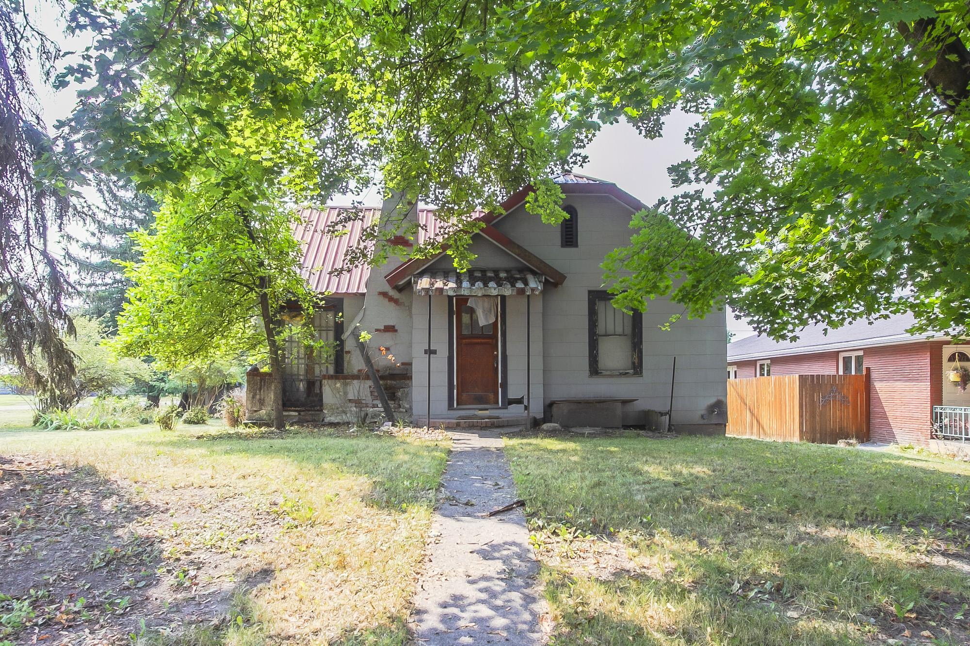 558 E 1st Ave - Photo 1