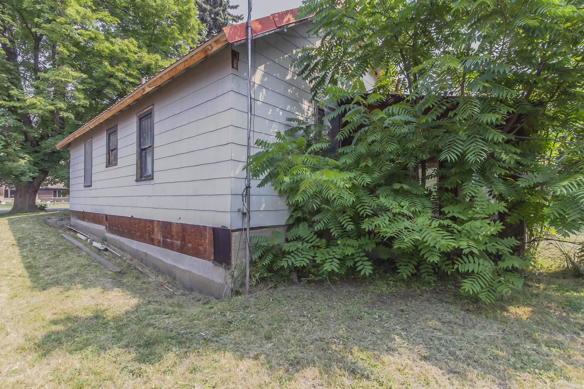 558 E 1st Ave - Photo 3