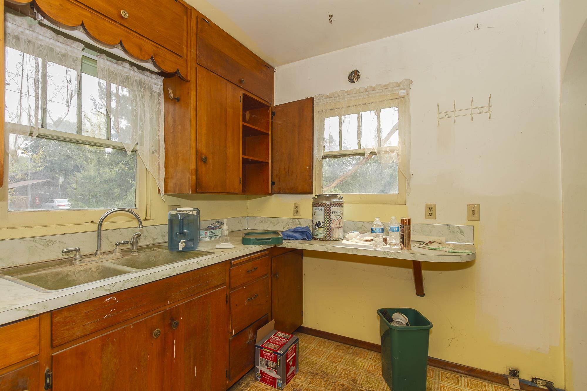 558 E 1st Ave - Photo 7