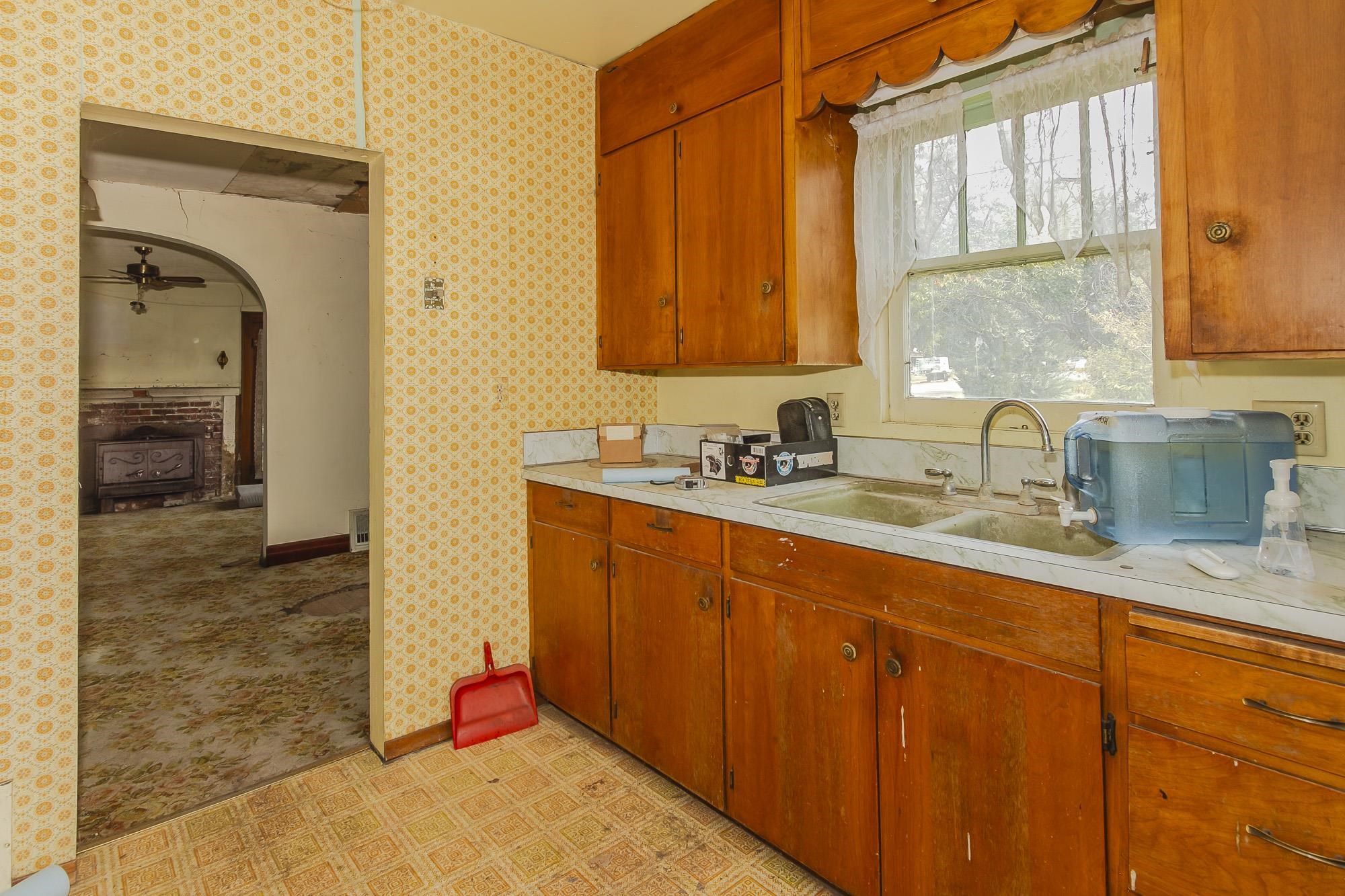 558 E 1st Ave - Photo 8