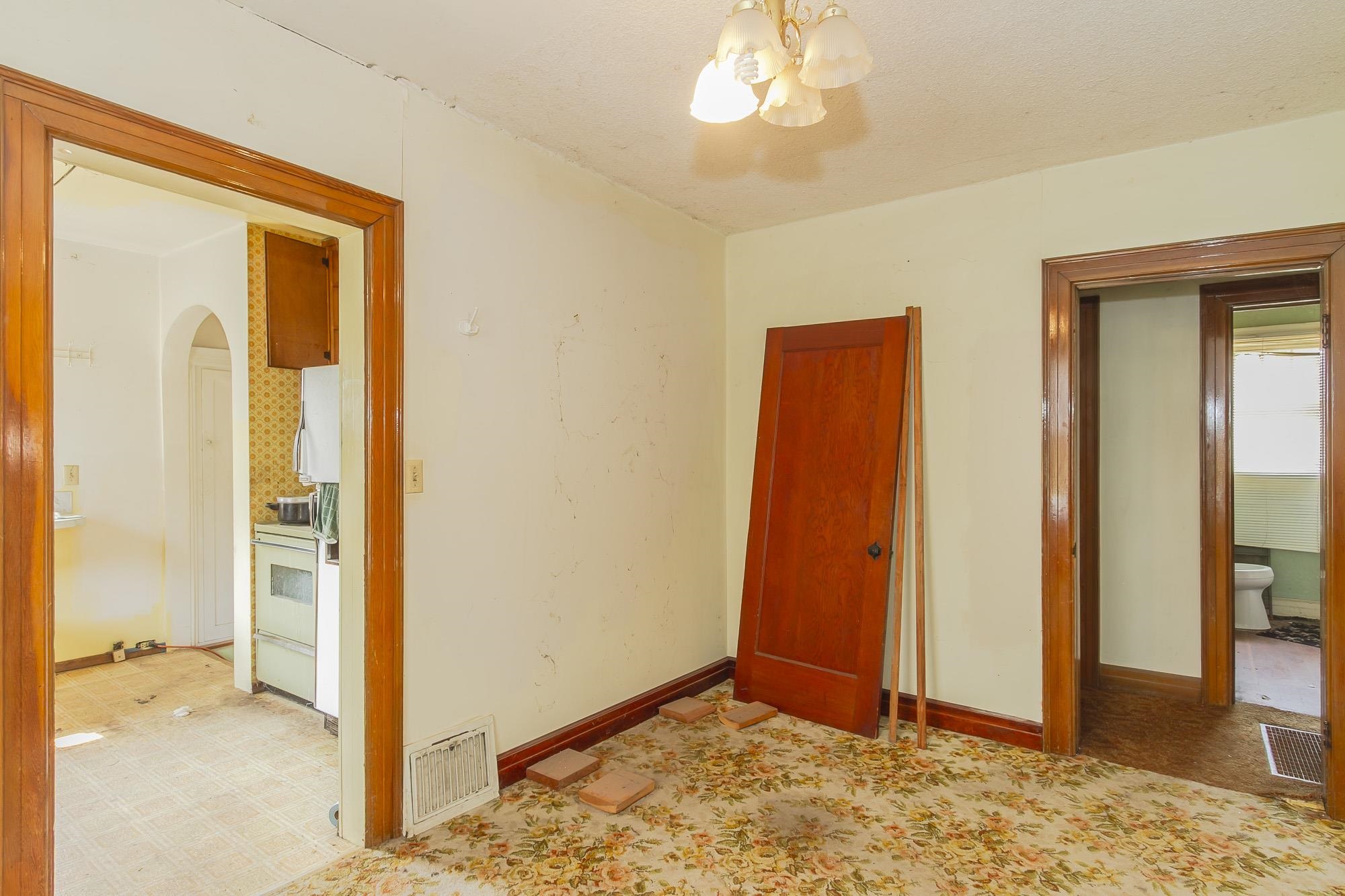 558 E 1st Ave - Photo 10