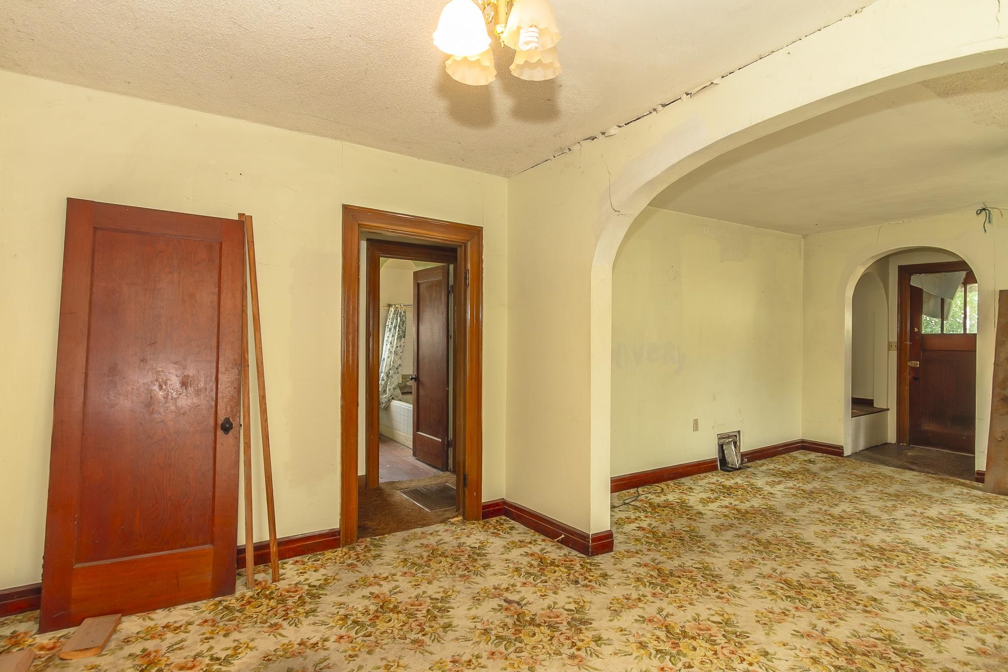 558 E 1st Ave - Photo 12