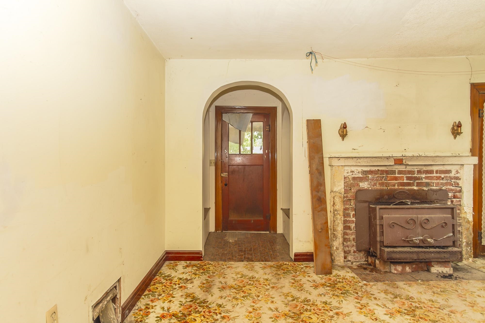 558 E 1st Ave - Photo 14