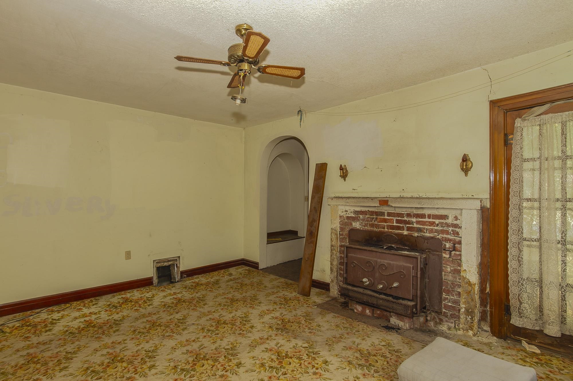 558 E 1st Ave - Photo 15