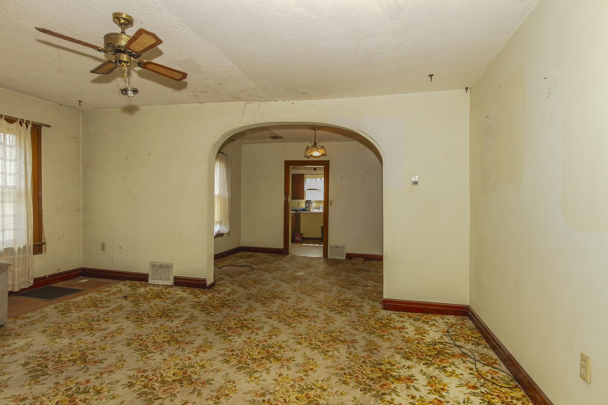 558 E 1st Ave - Photo 16
