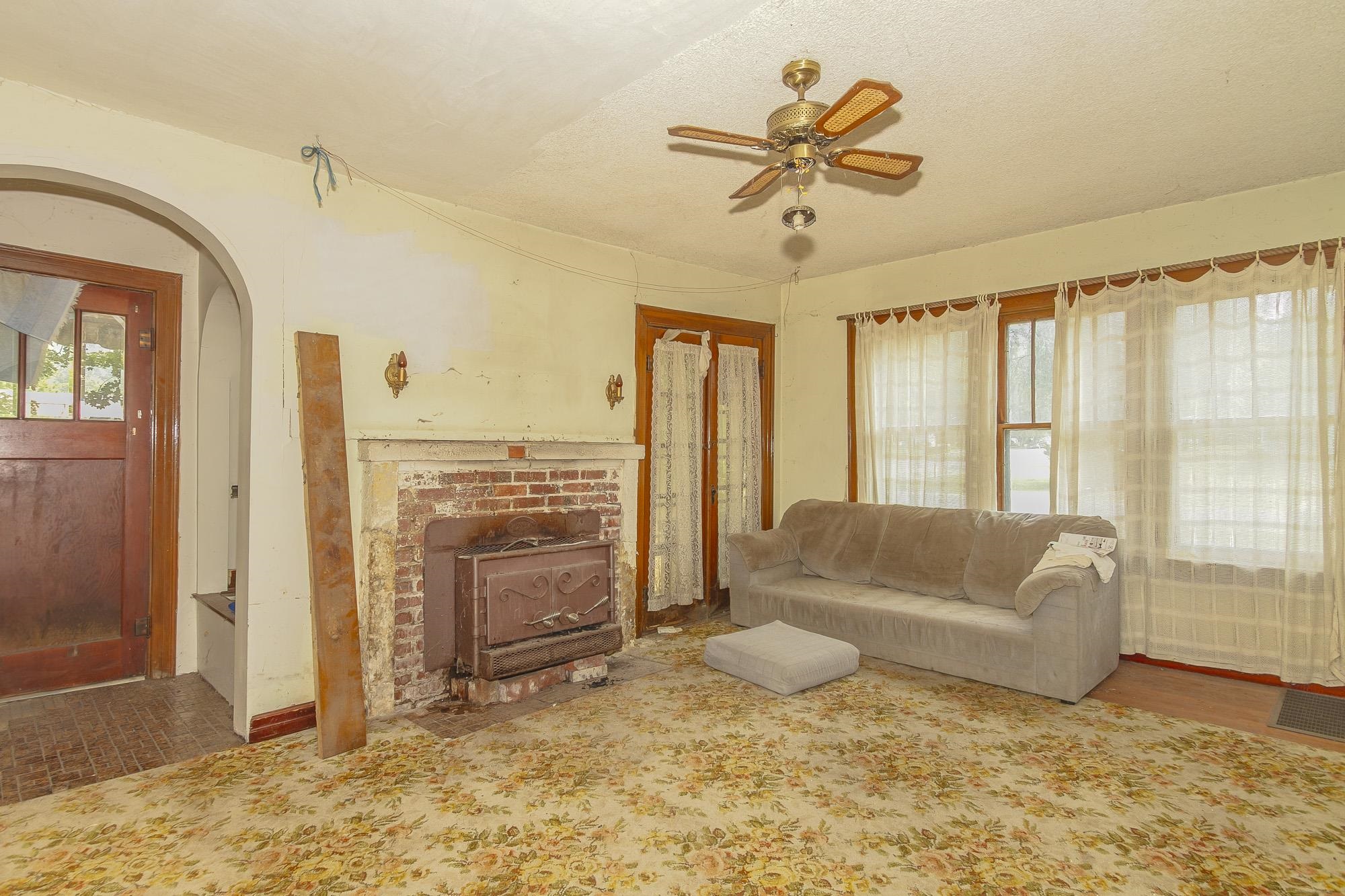 558 E 1st Ave - Photo 17