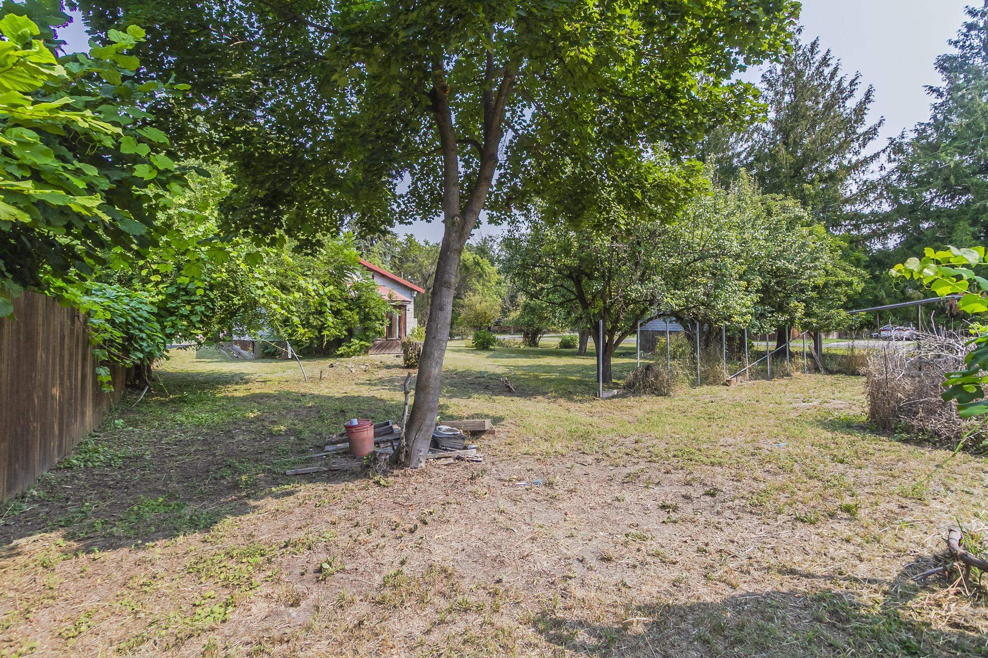 558 E 1st Ave - Photo 33