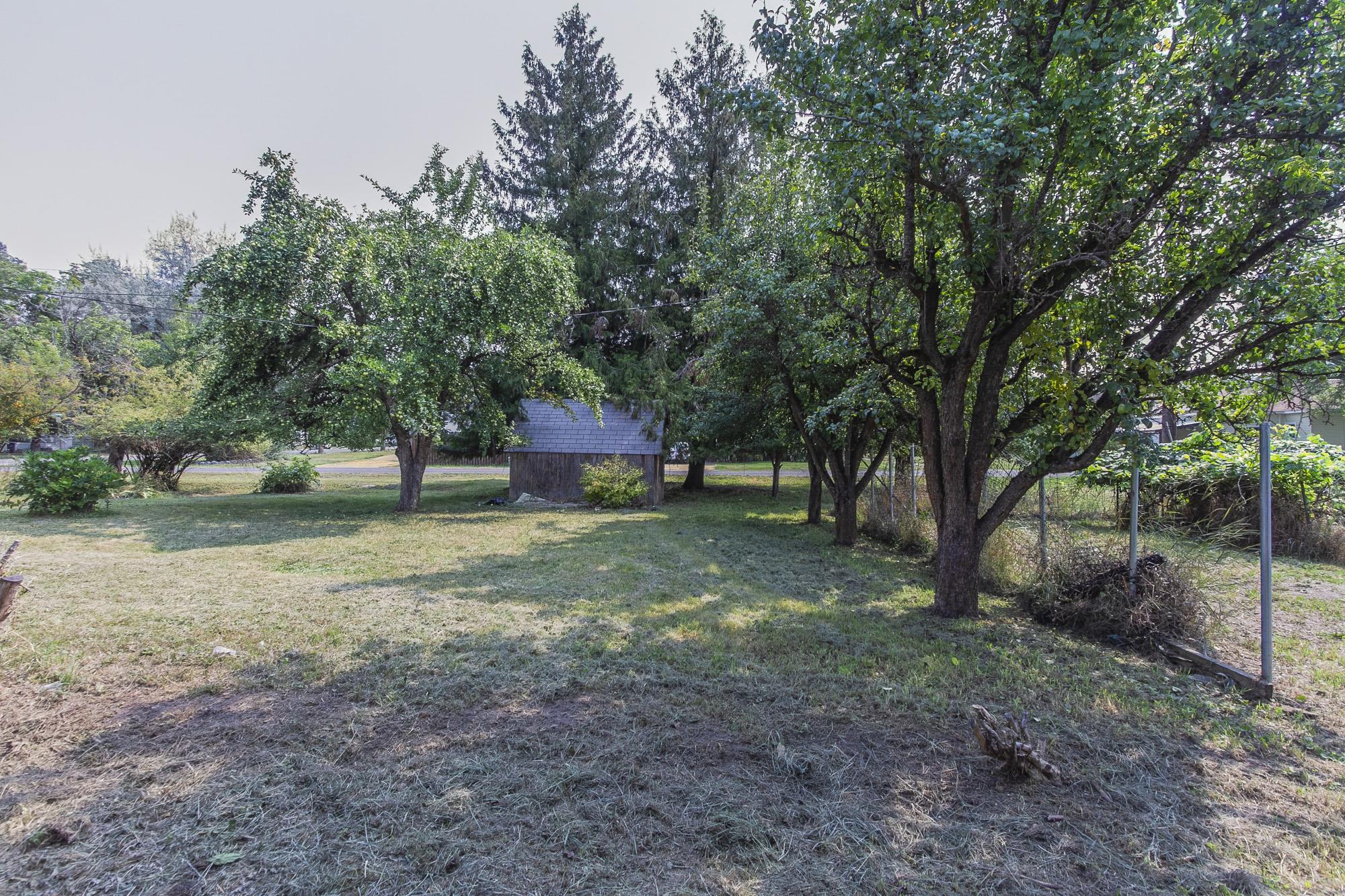 558 E 1st Ave - Photo 34