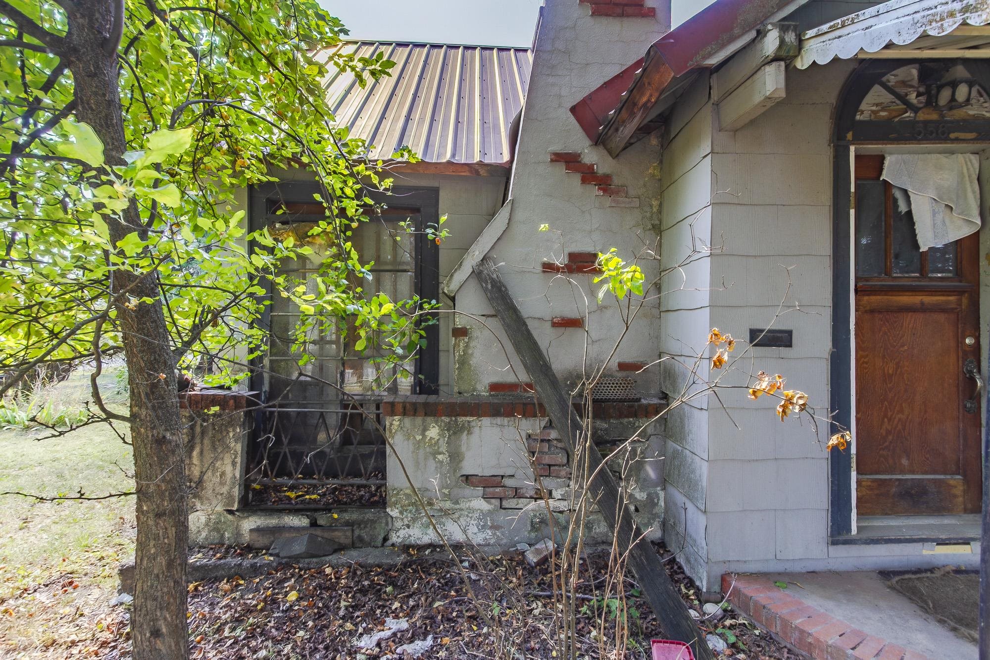 558 E 1st Ave - Photo 39