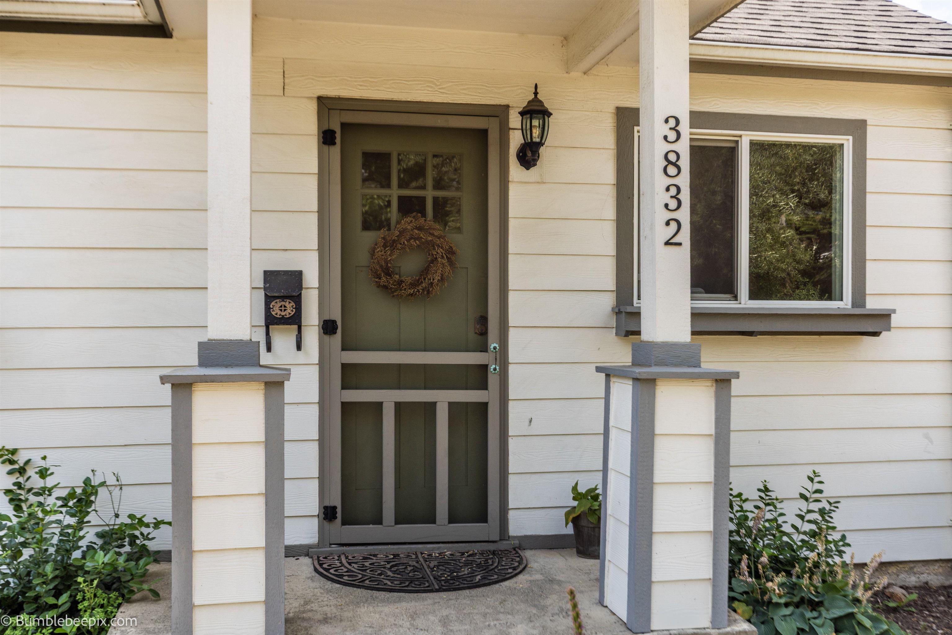 3832 E Bridgeport Ave - Photo 2