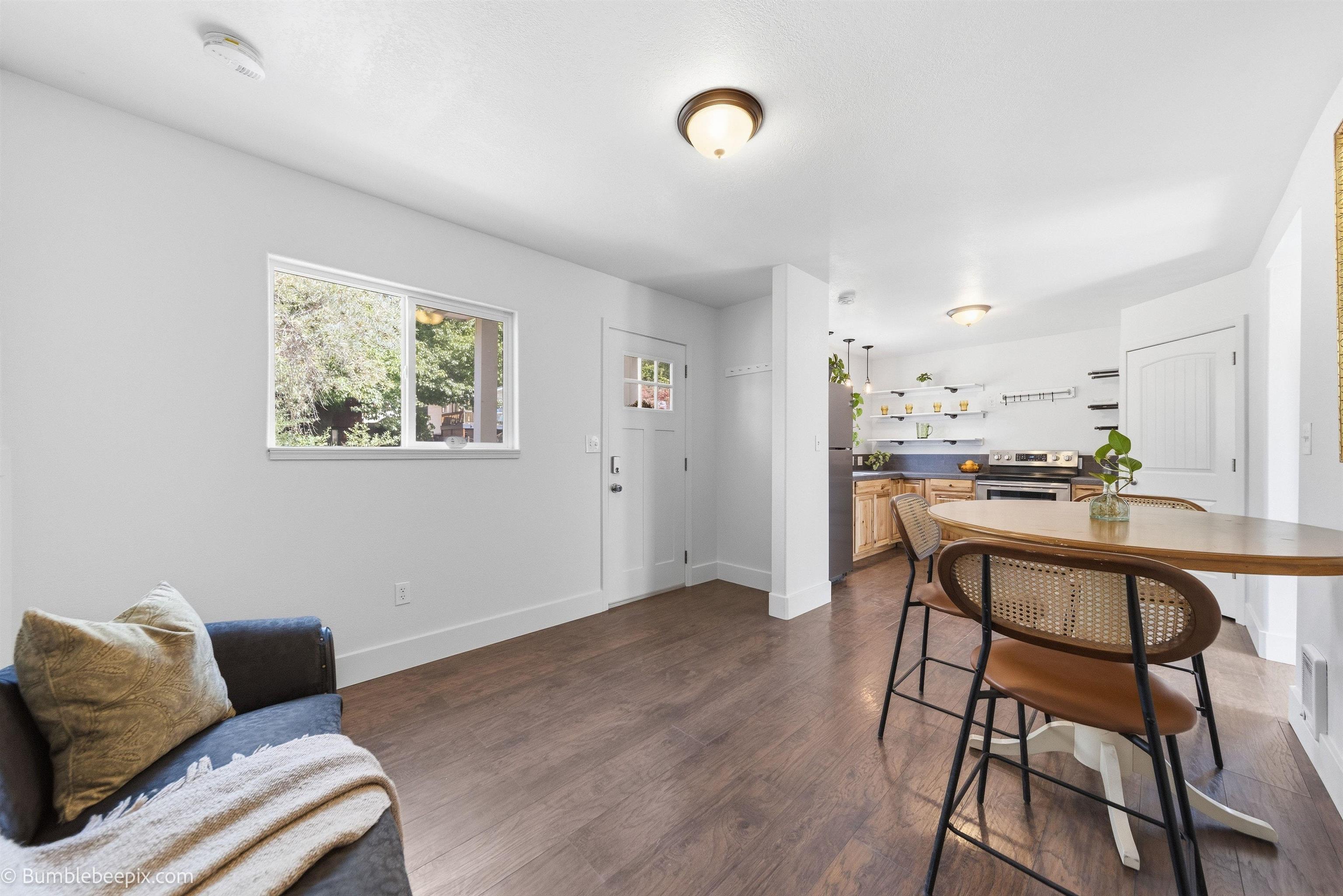 3832 E Bridgeport Ave - Photo 3