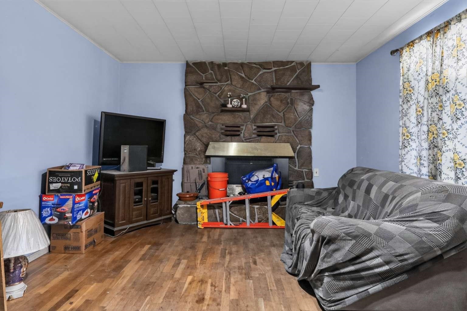 760 Kalmia St - Photo 8