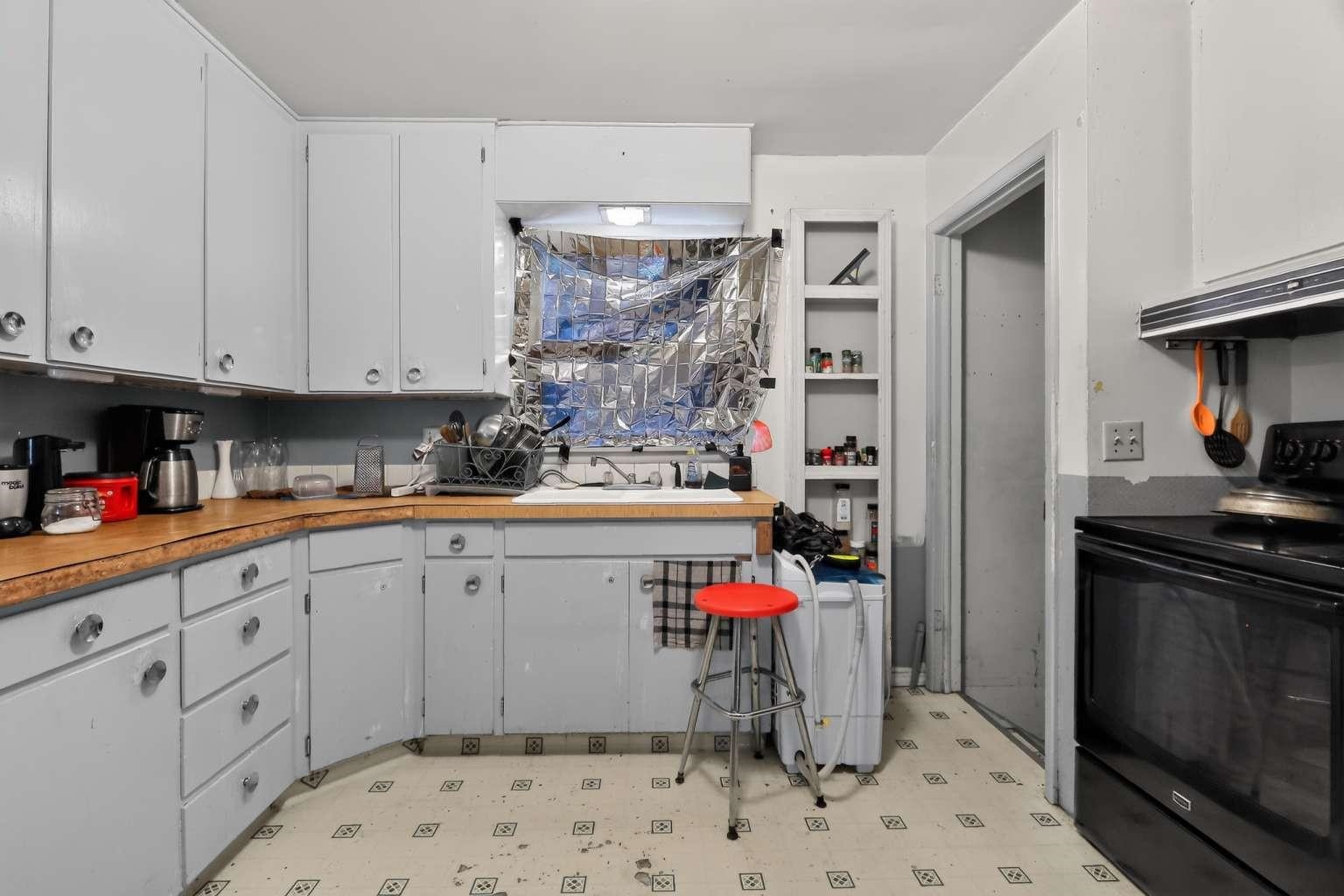 760 Kalmia St - Photo 11