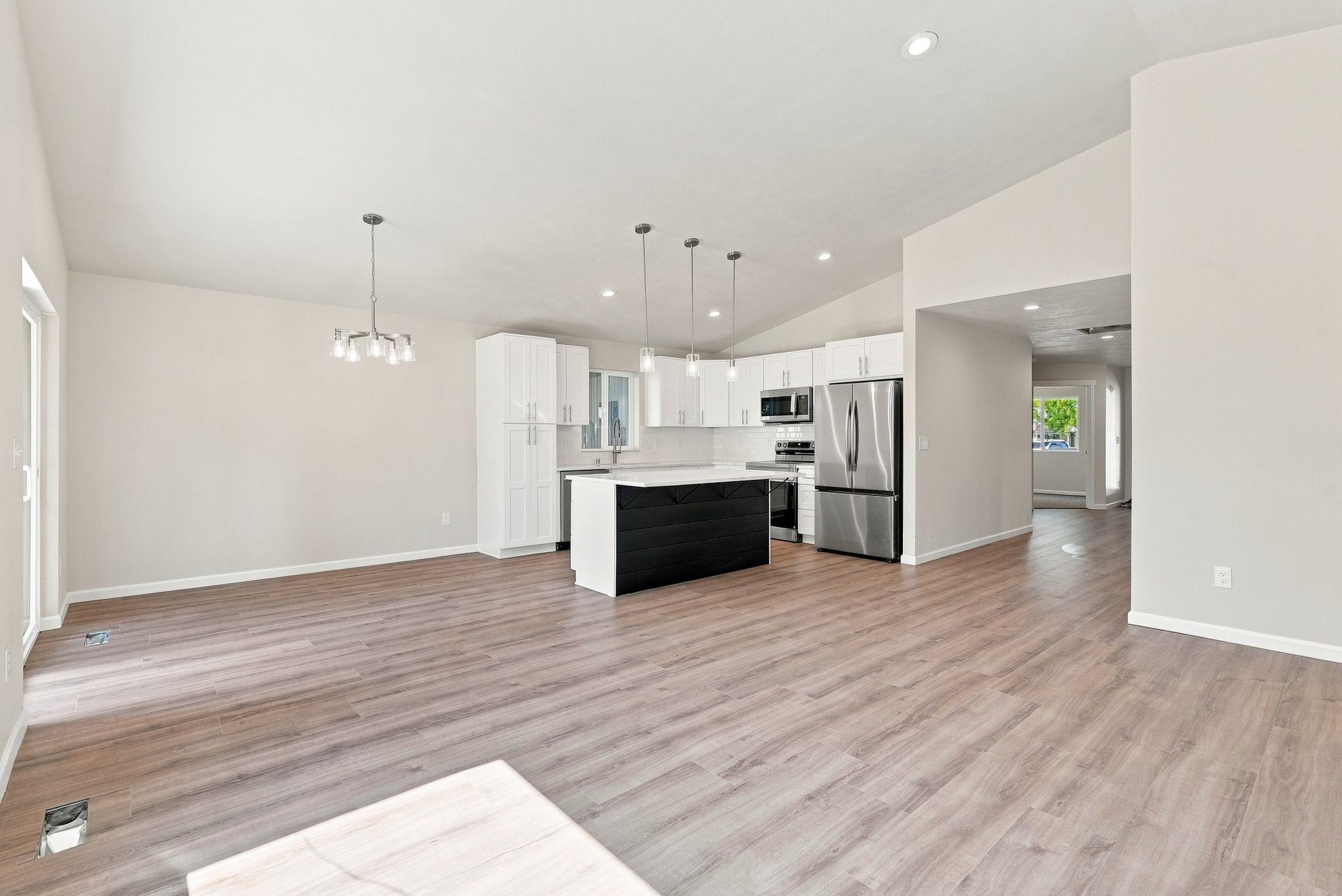 614 E A St - Photo 8