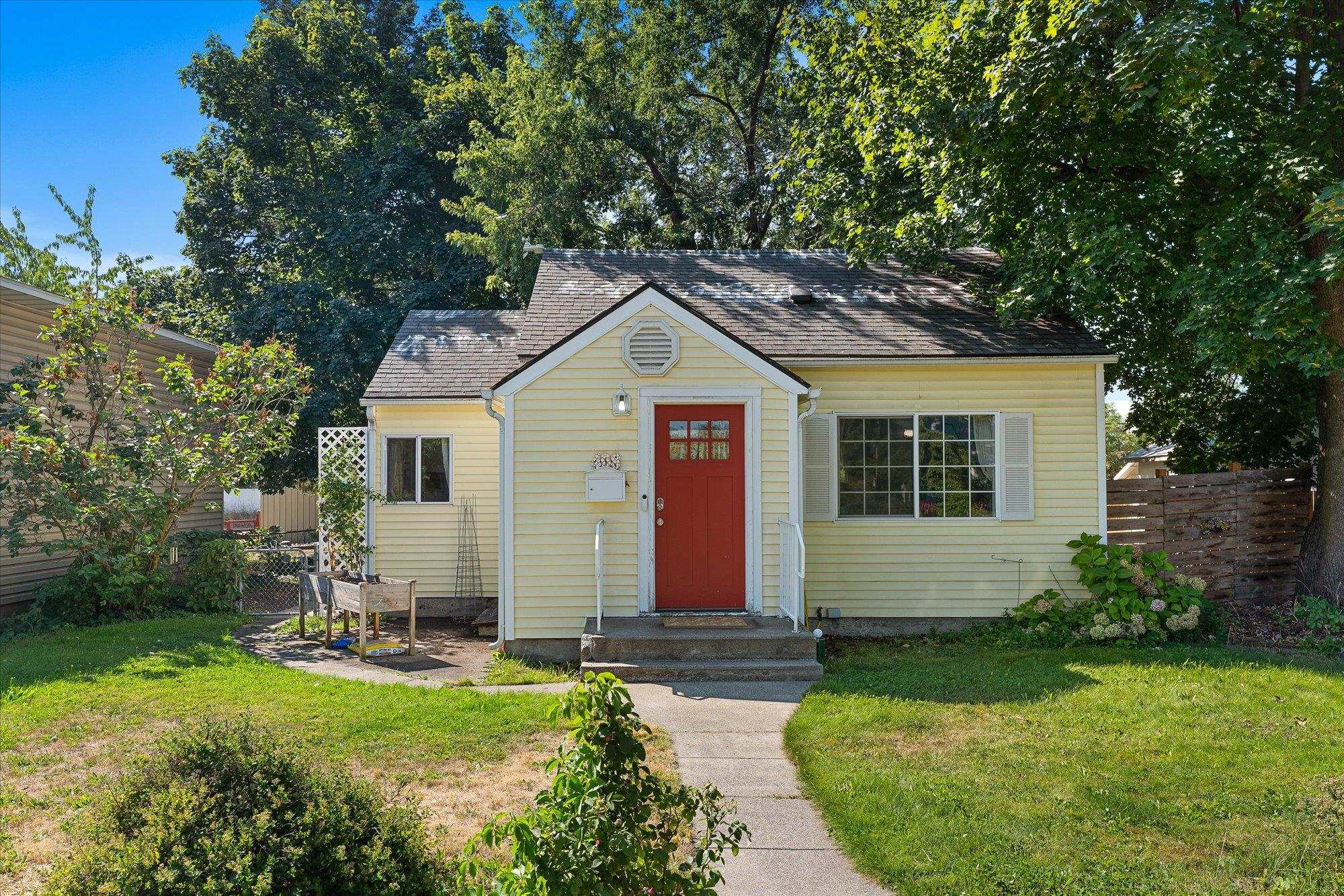 408 E Crown Ave - Photo 1