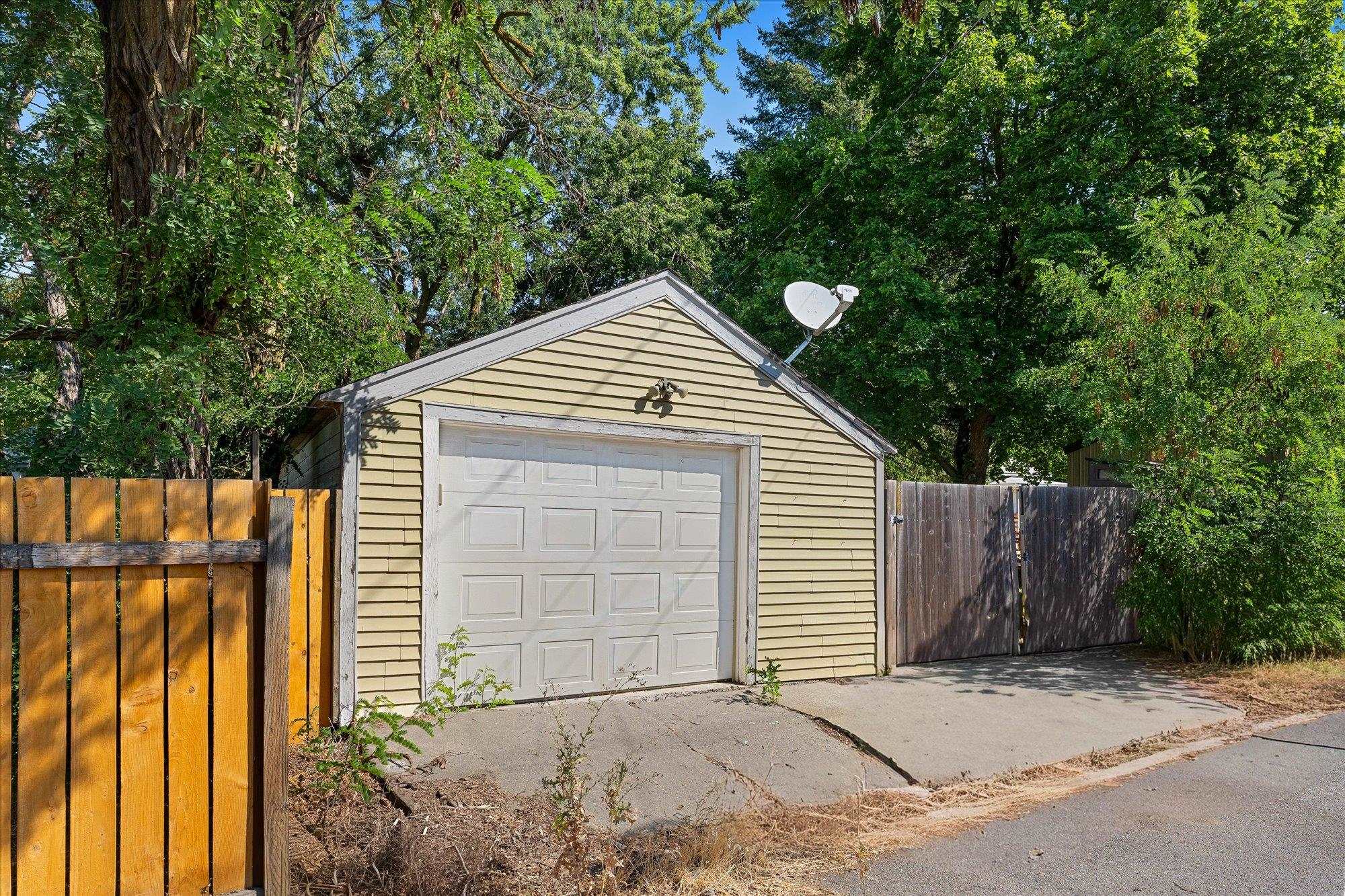 408 E Crown Ave - Photo 20