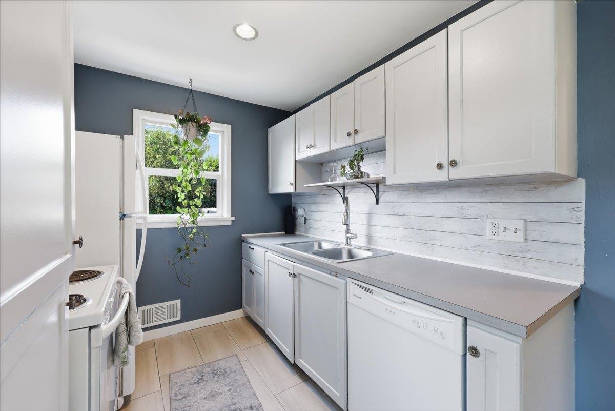 5811 N Forest Blvd - Photo 9