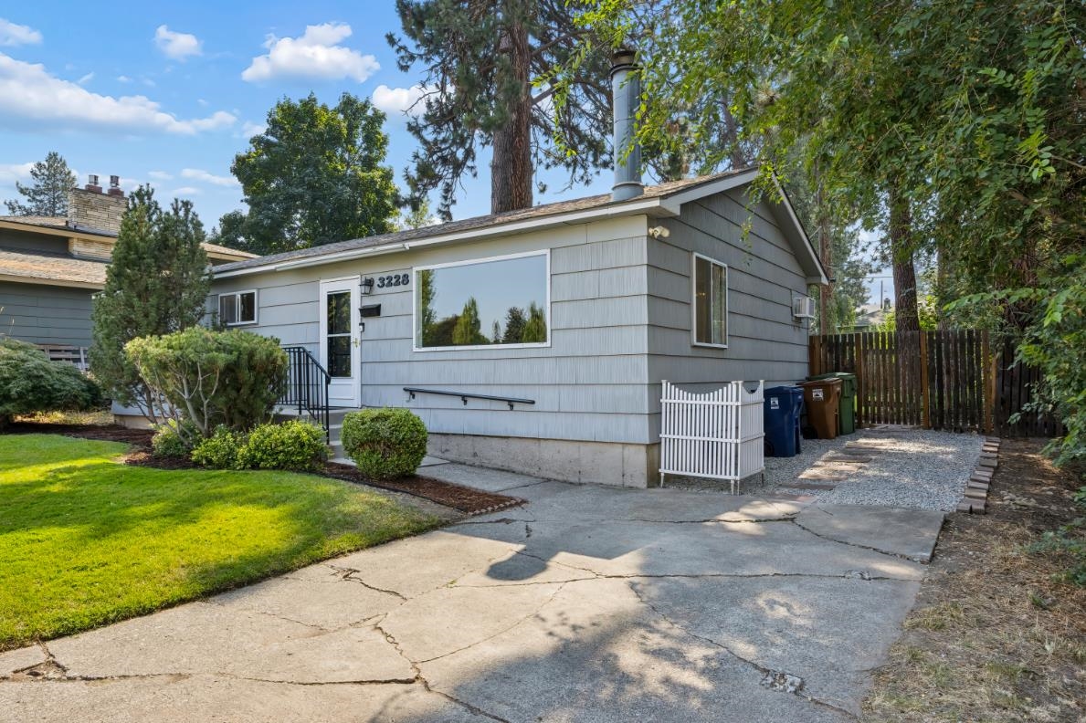 3228 E 23rd Ave - Photo 2