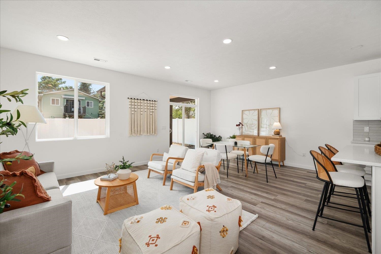 2616 E Wellesley Ave - Photo 3