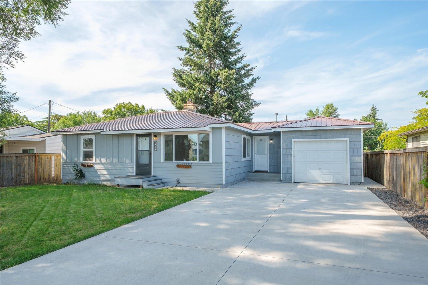 8209 E Indiana Ave - Photo 1