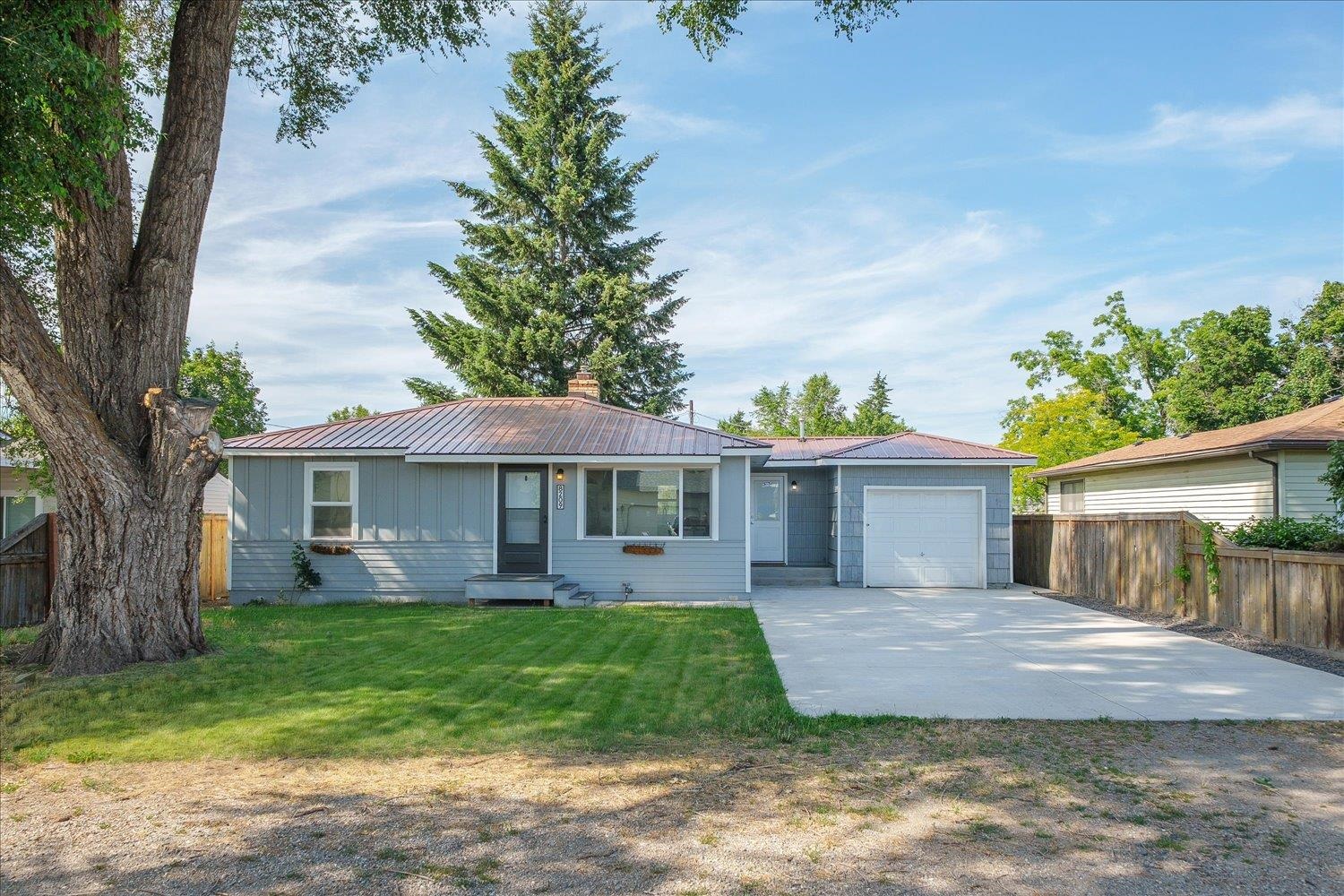 8209 E Indiana Ave - Photo 2