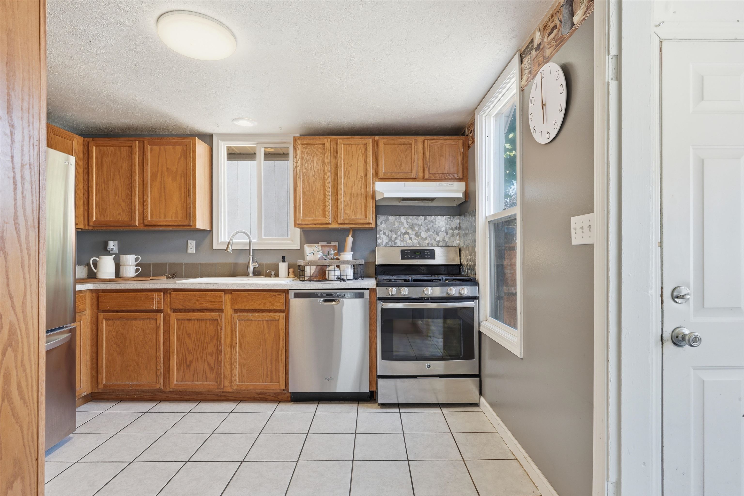 803 E 39TH Ave - Photo 13