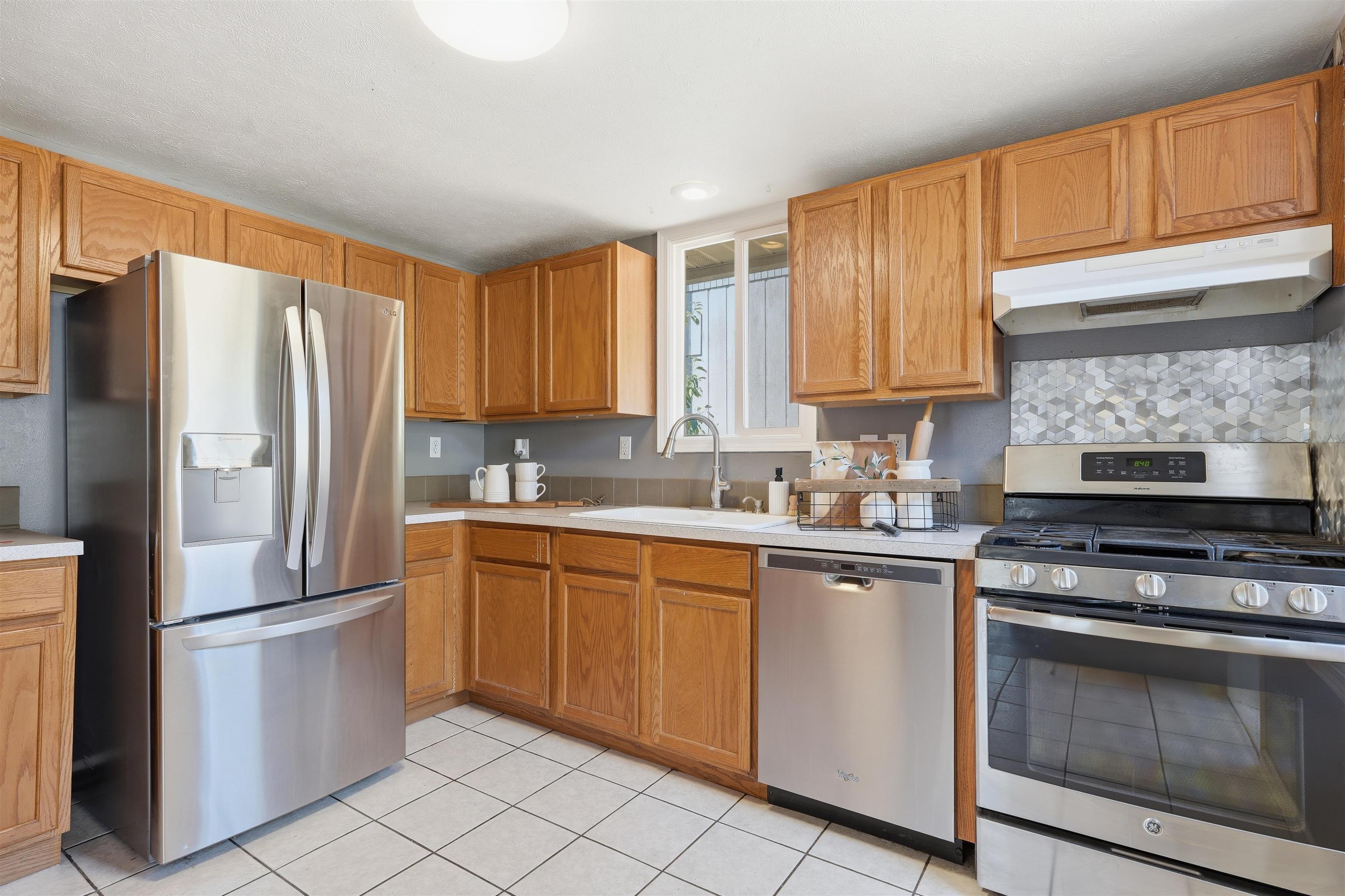 803 E 39TH Ave - Photo 14