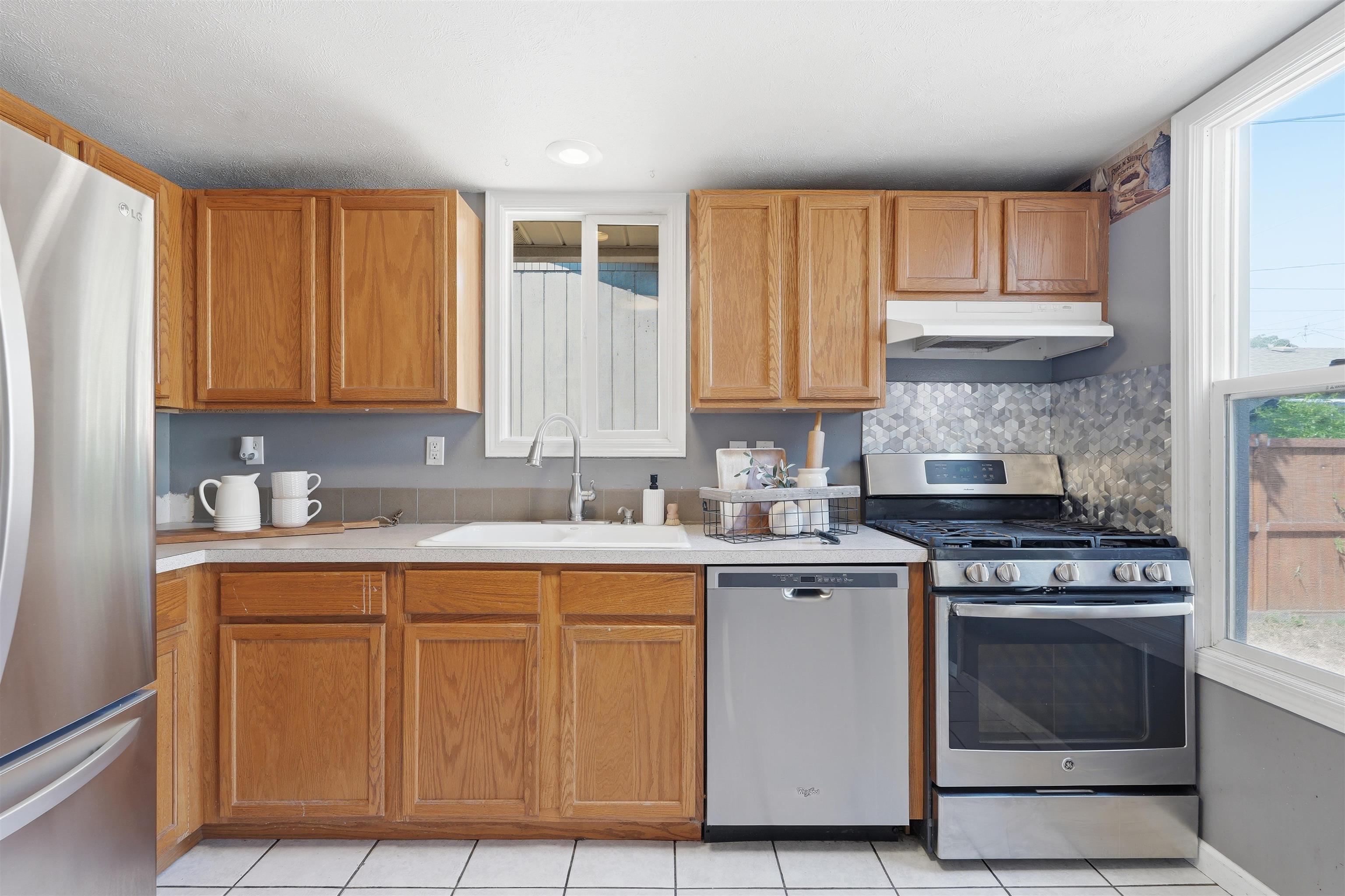 803 E 39TH Ave - Photo 17