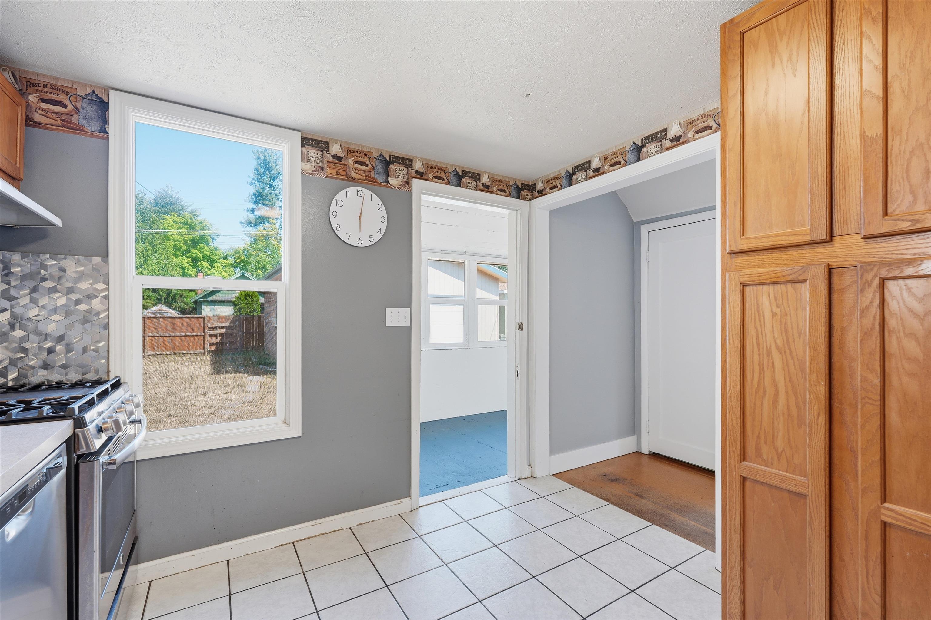 803 E 39TH Ave - Photo 18