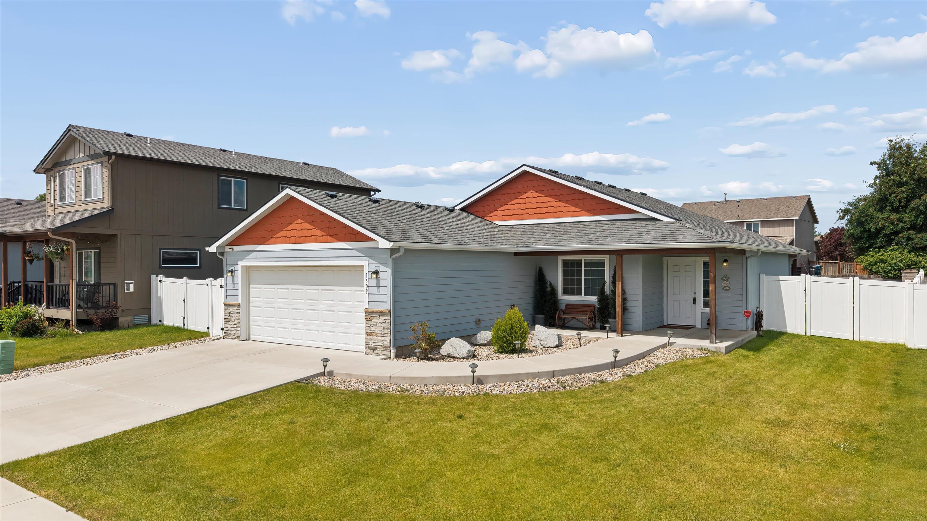 1609 E Marilyn Cir - Photo 2