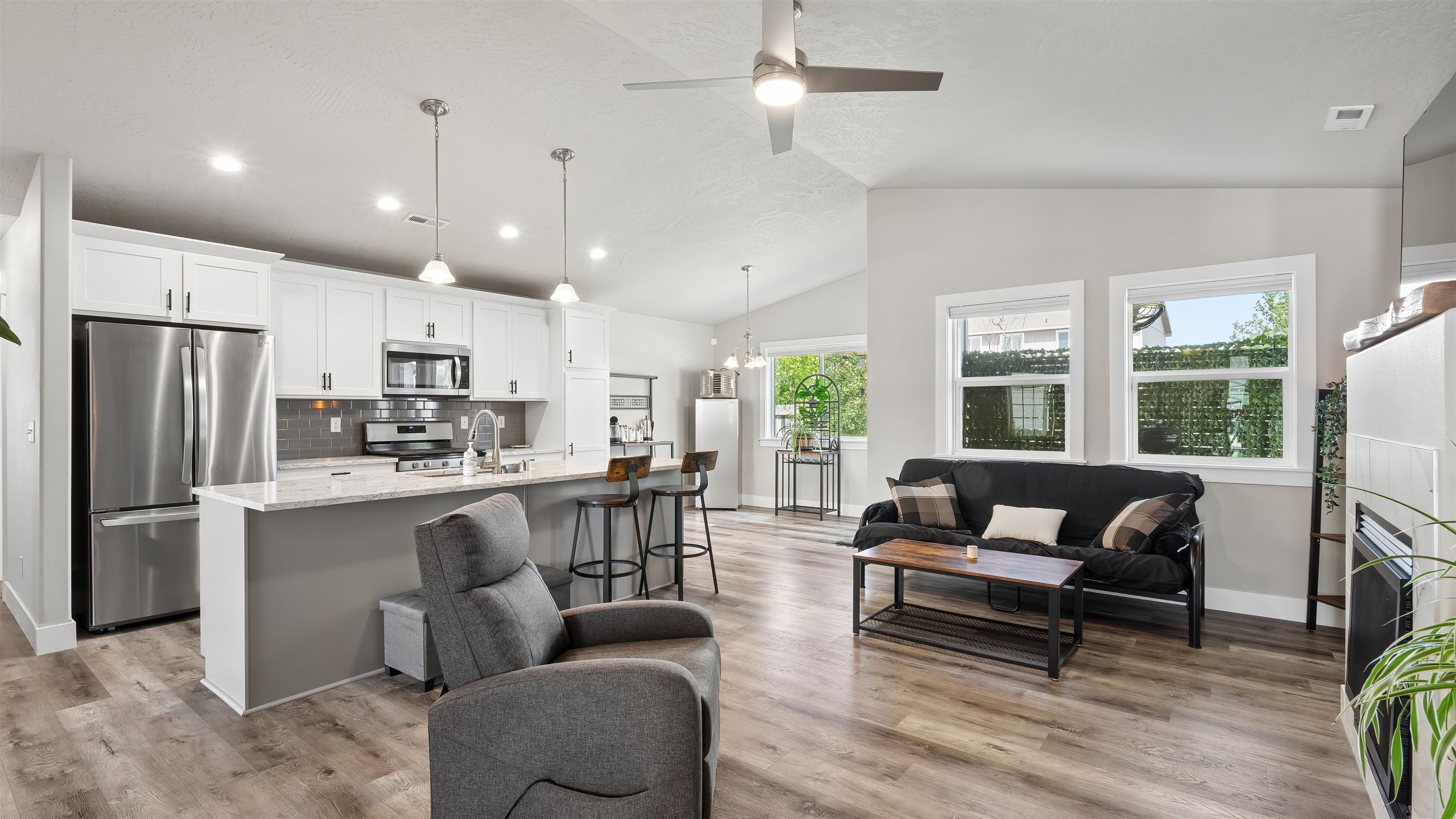 1609 E Marilyn Cir - Photo 4