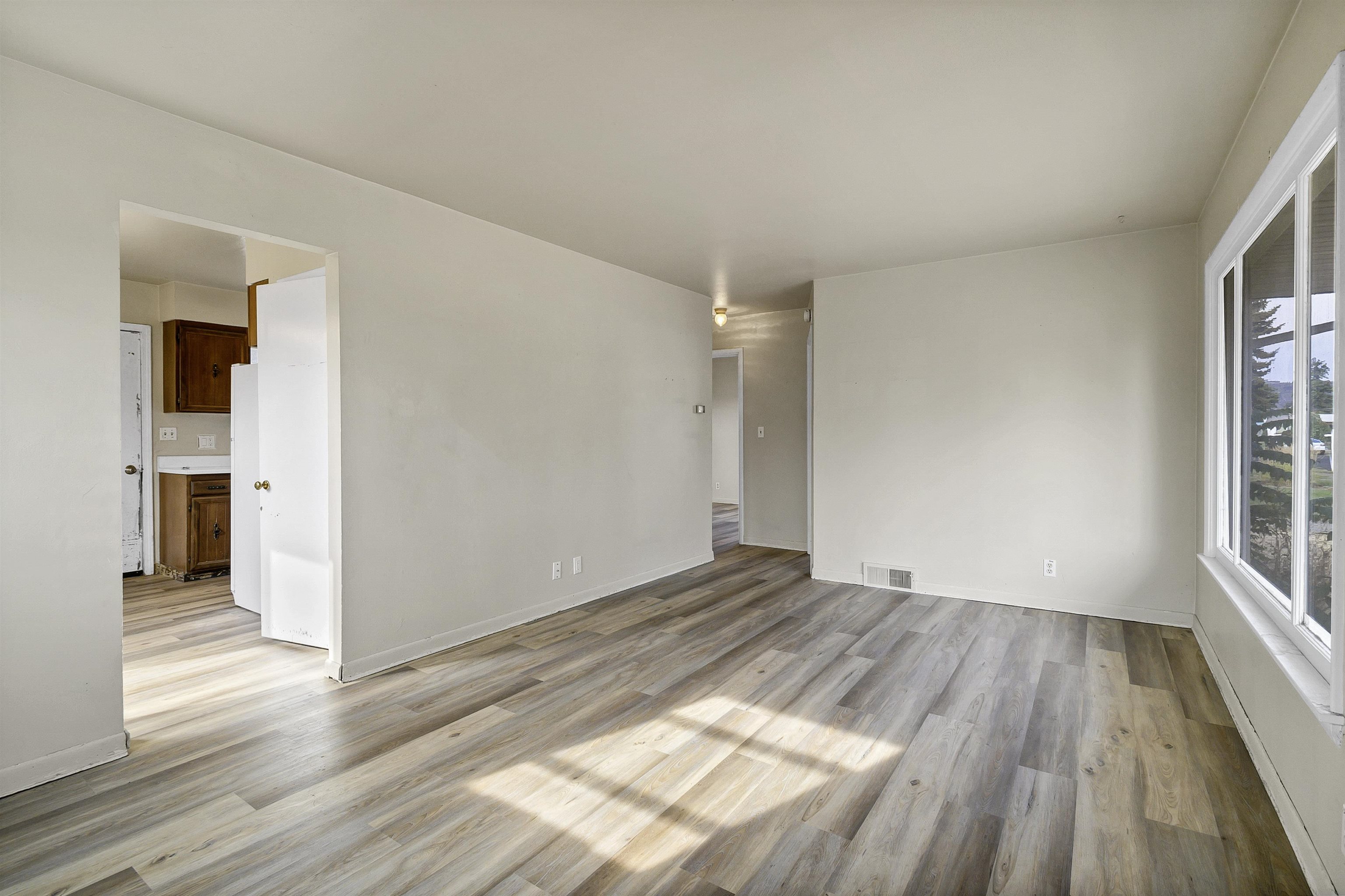 5003 W Hoffman Pl - Photo 4