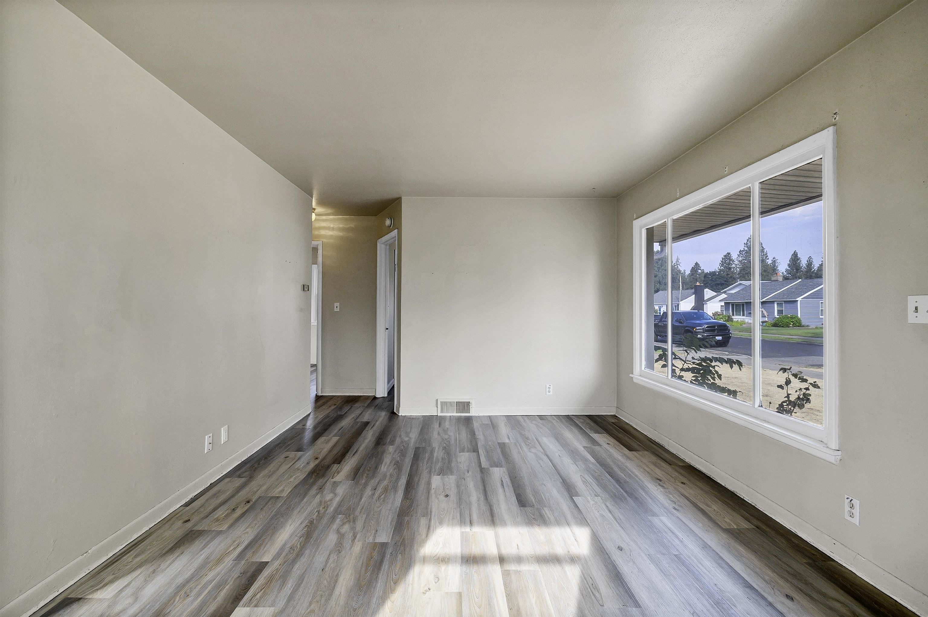 5003 W Hoffman Pl - Photo 5