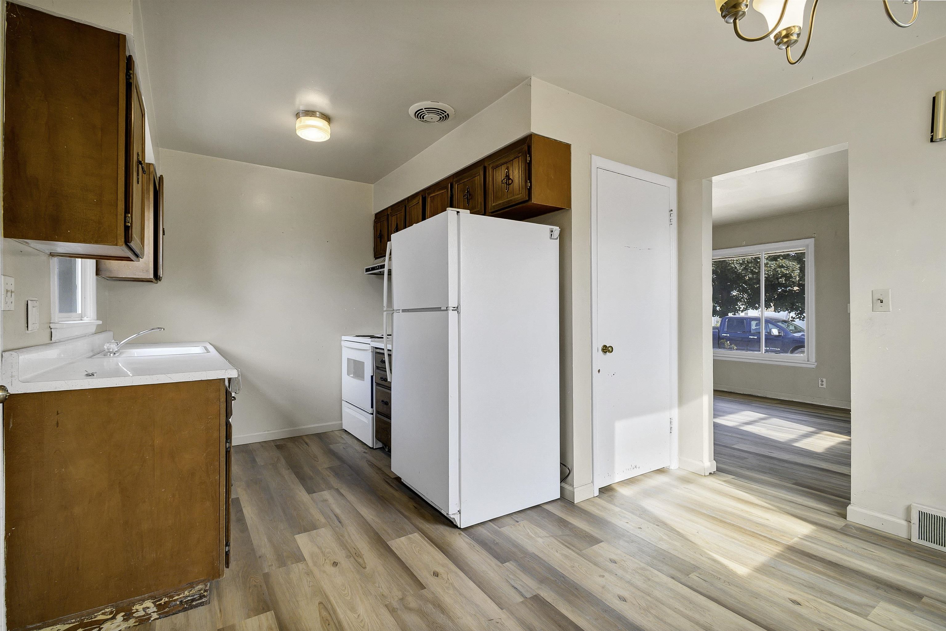 5003 W Hoffman Pl - Photo 8