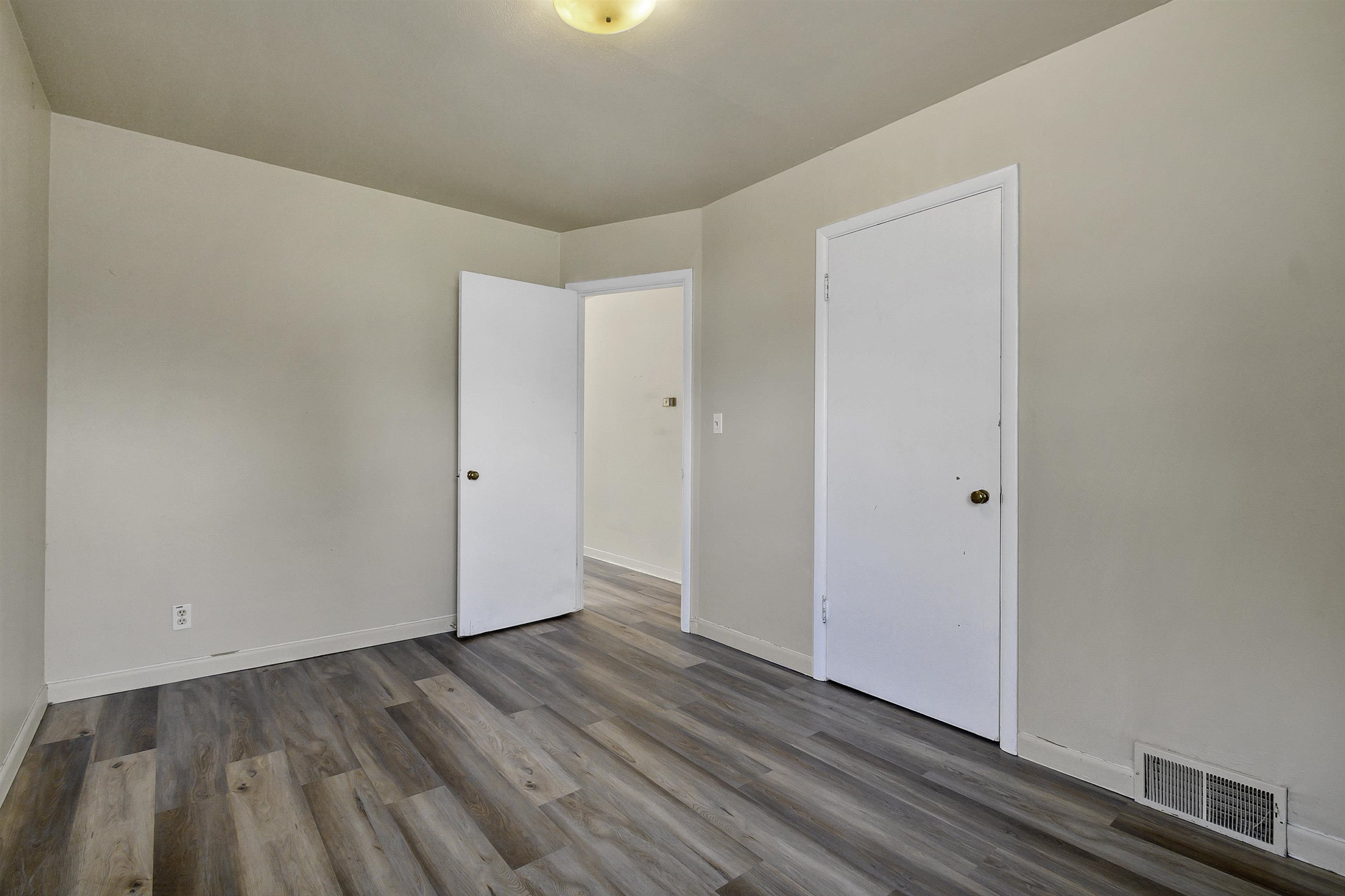 5003 W Hoffman Pl - Photo 12