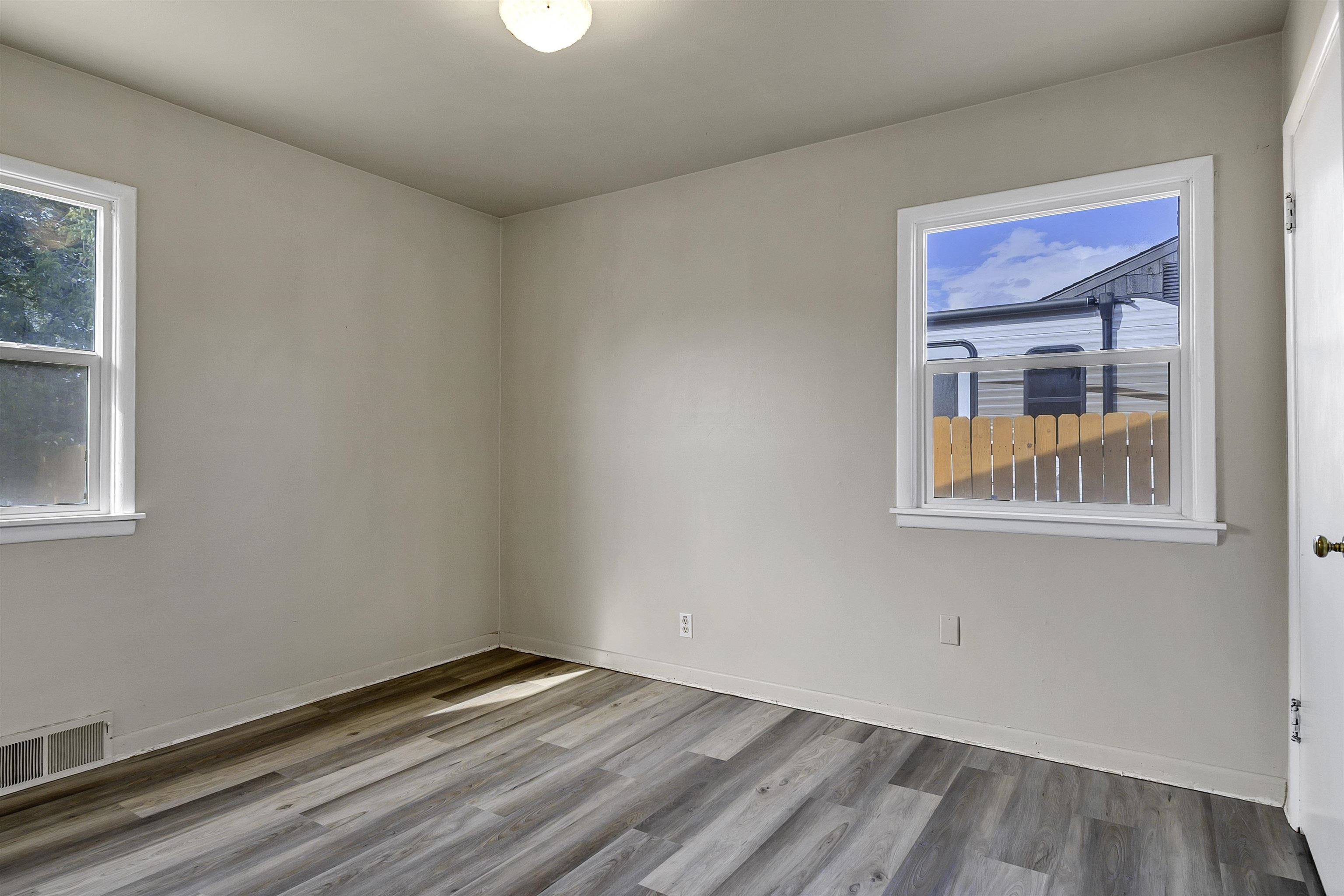 5003 W Hoffman Pl - Photo 15