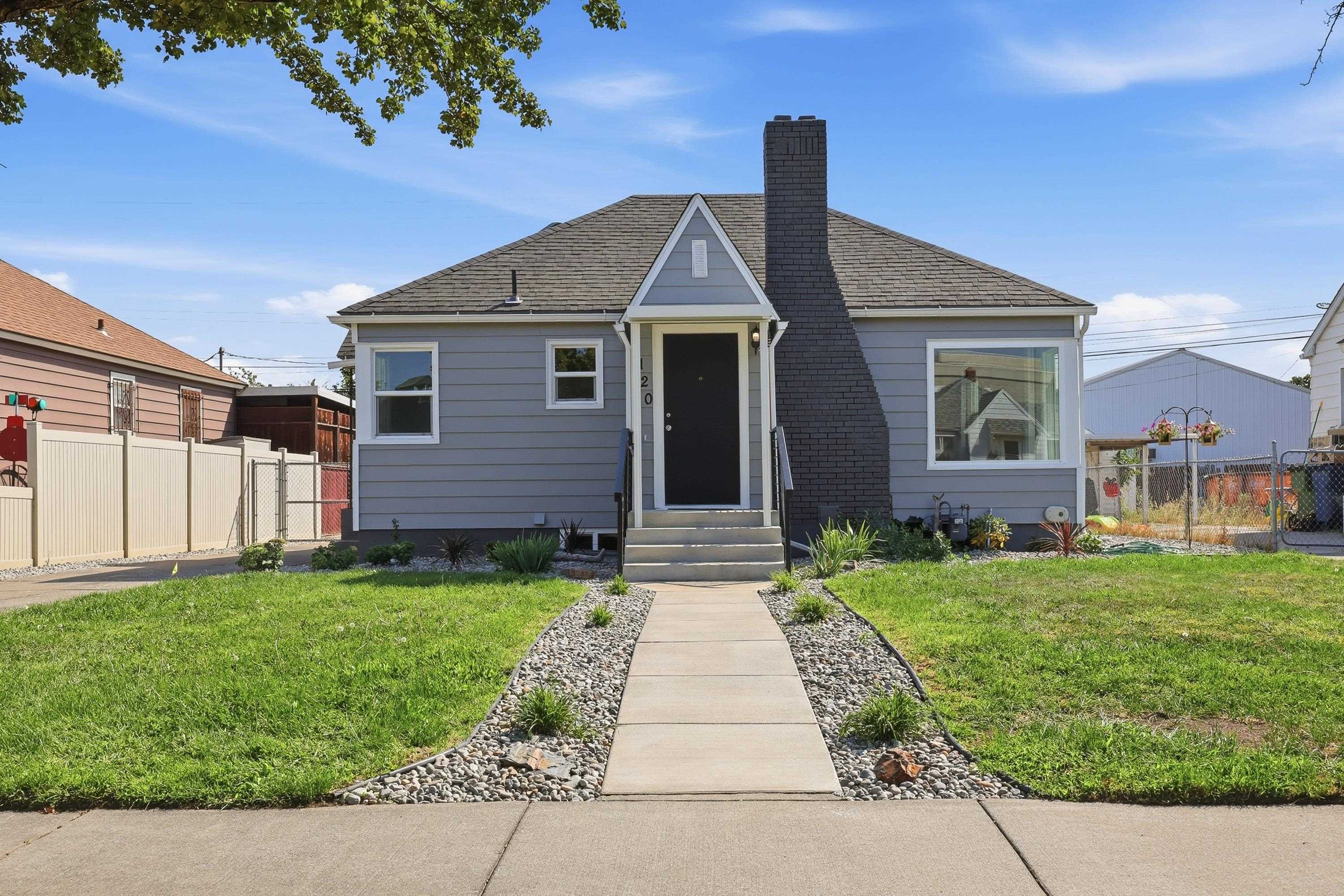 120 E Hoffman Ave - Photo 2